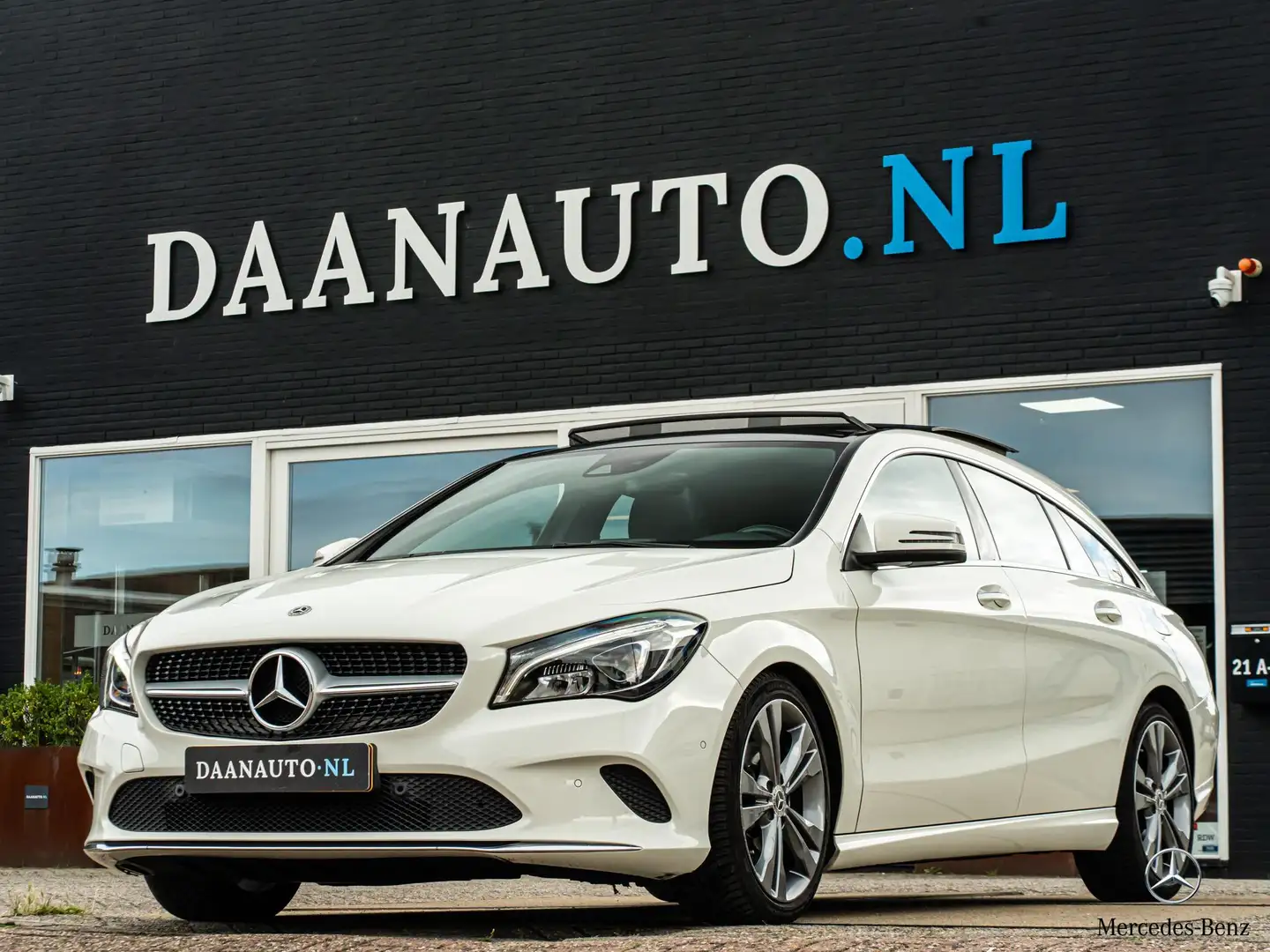 Mercedes-Benz CLA 200 SB Ambition Pano Keyless Leder Camera Stoelverw Blanc - 1