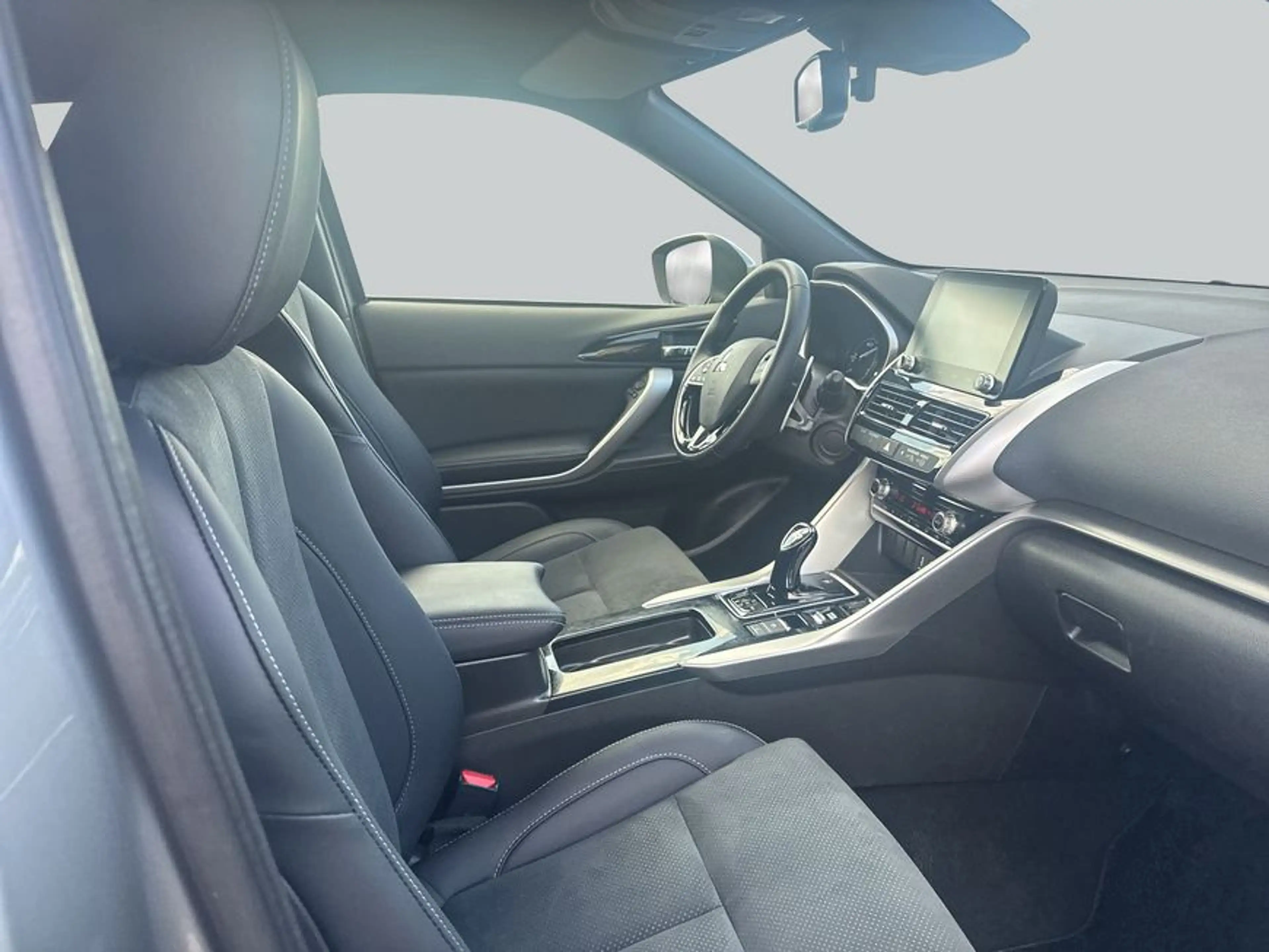 Mitsubishi Eclipse Cross Plug-In Hybrid 4WD Plus — photo 13