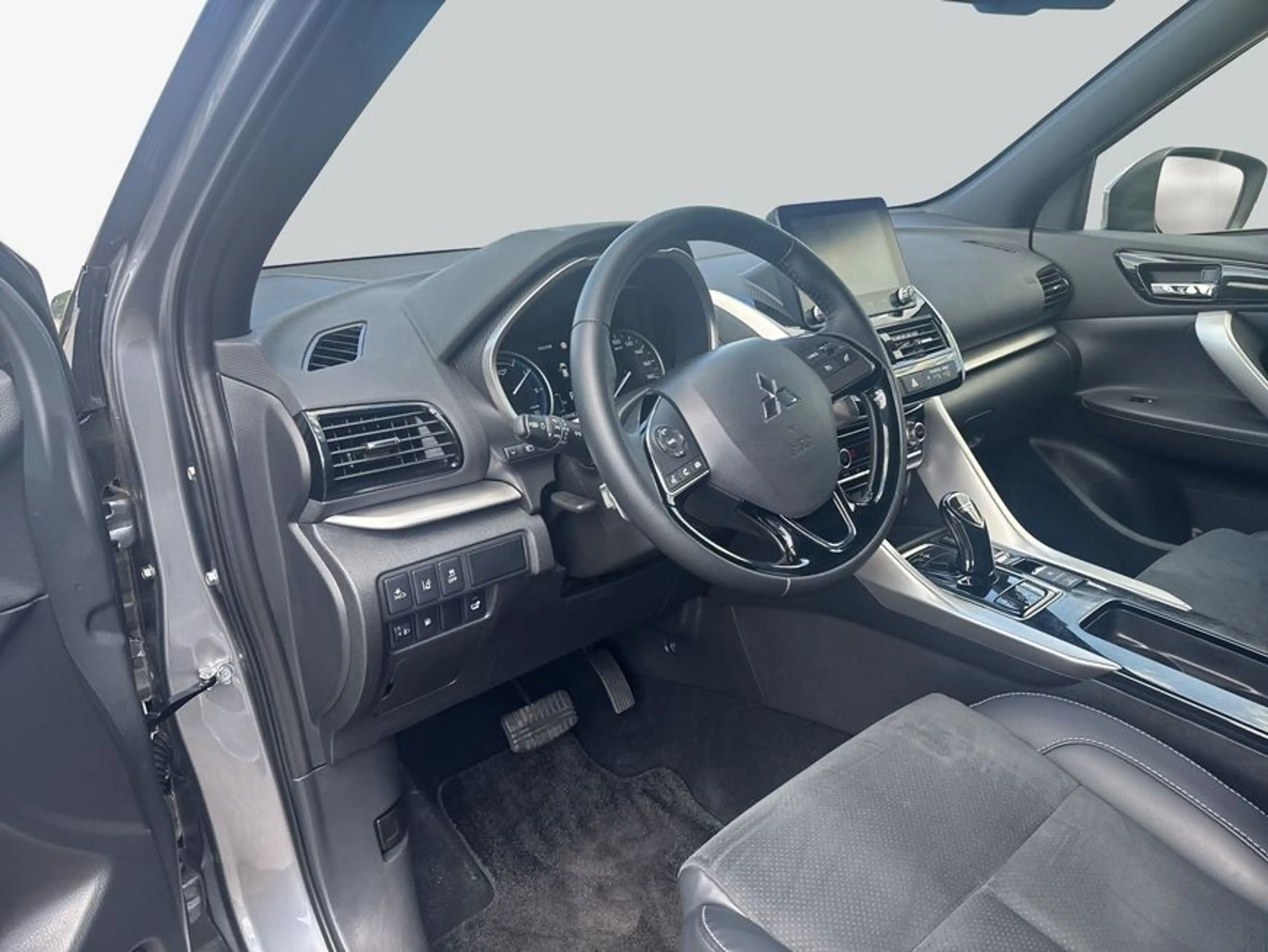 Mitsubishi Eclipse Cross Plug-In Hybrid 4WD Plus — photo 11