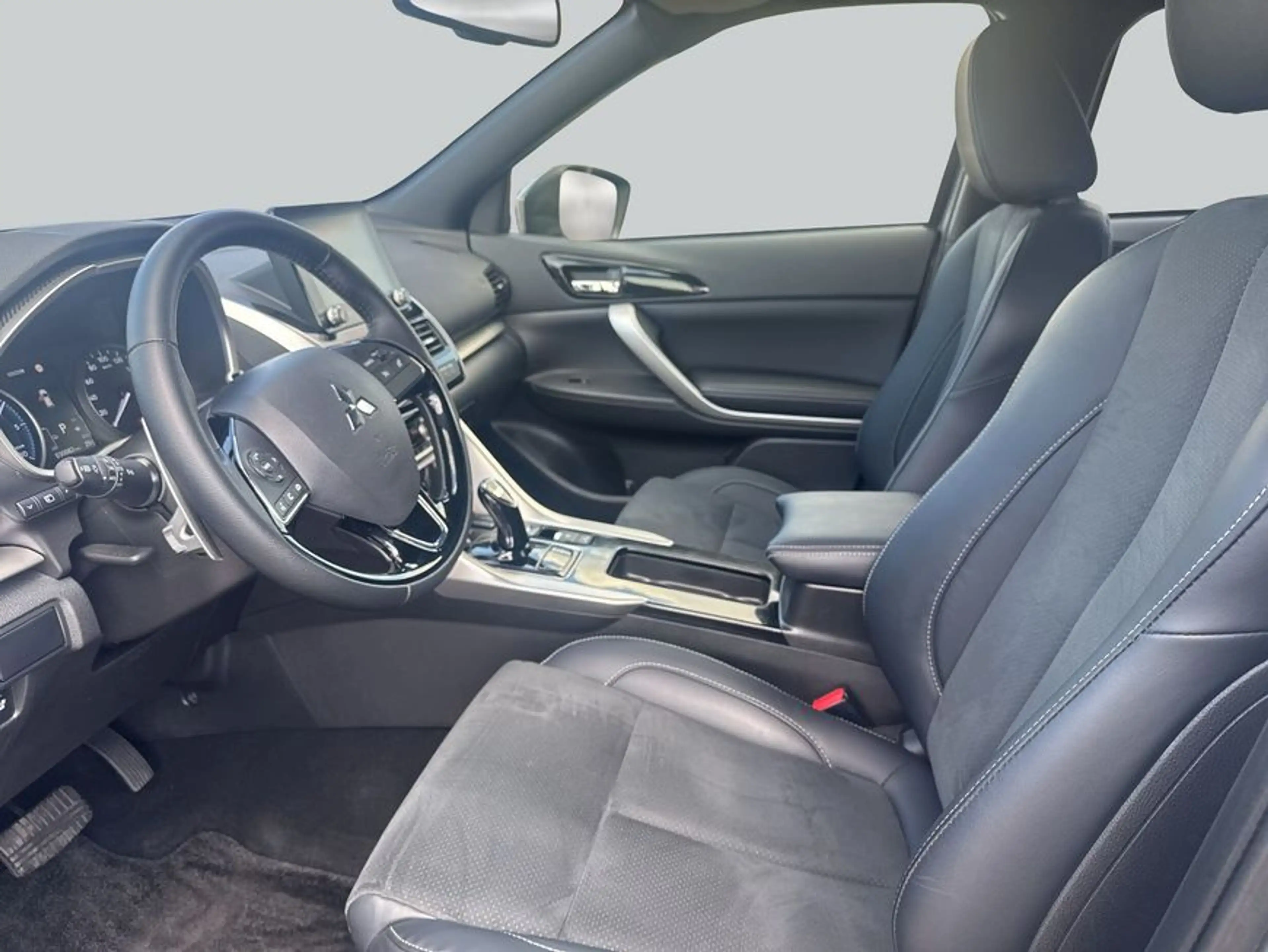 Mitsubishi Eclipse Cross Plug-In Hybrid 4WD Plus — photo 10