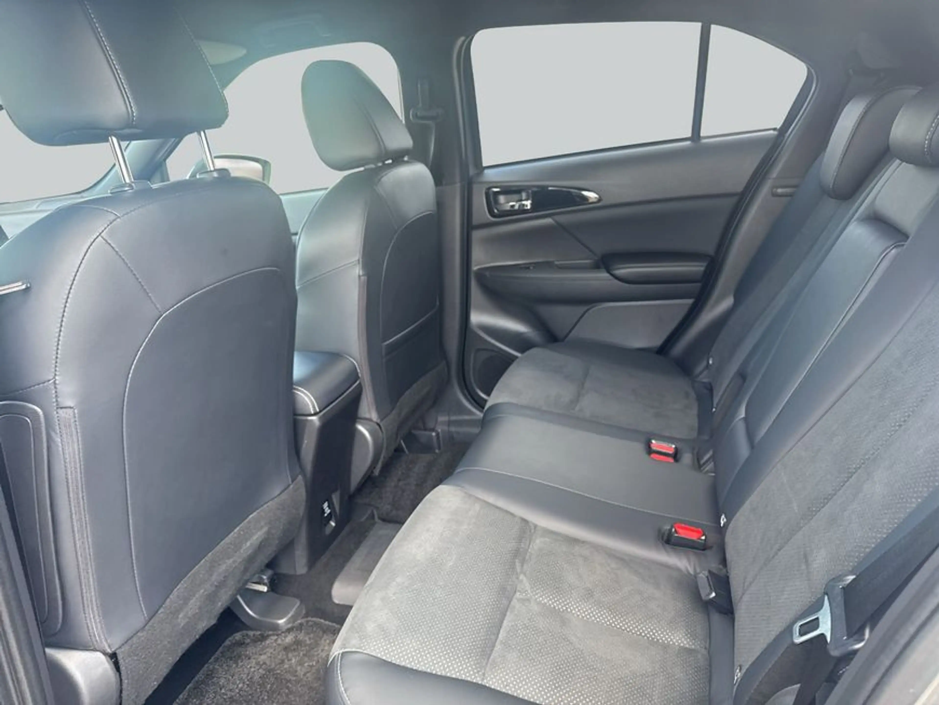 Mitsubishi Eclipse Cross Plug-In Hybrid 4WD Plus — photo 12