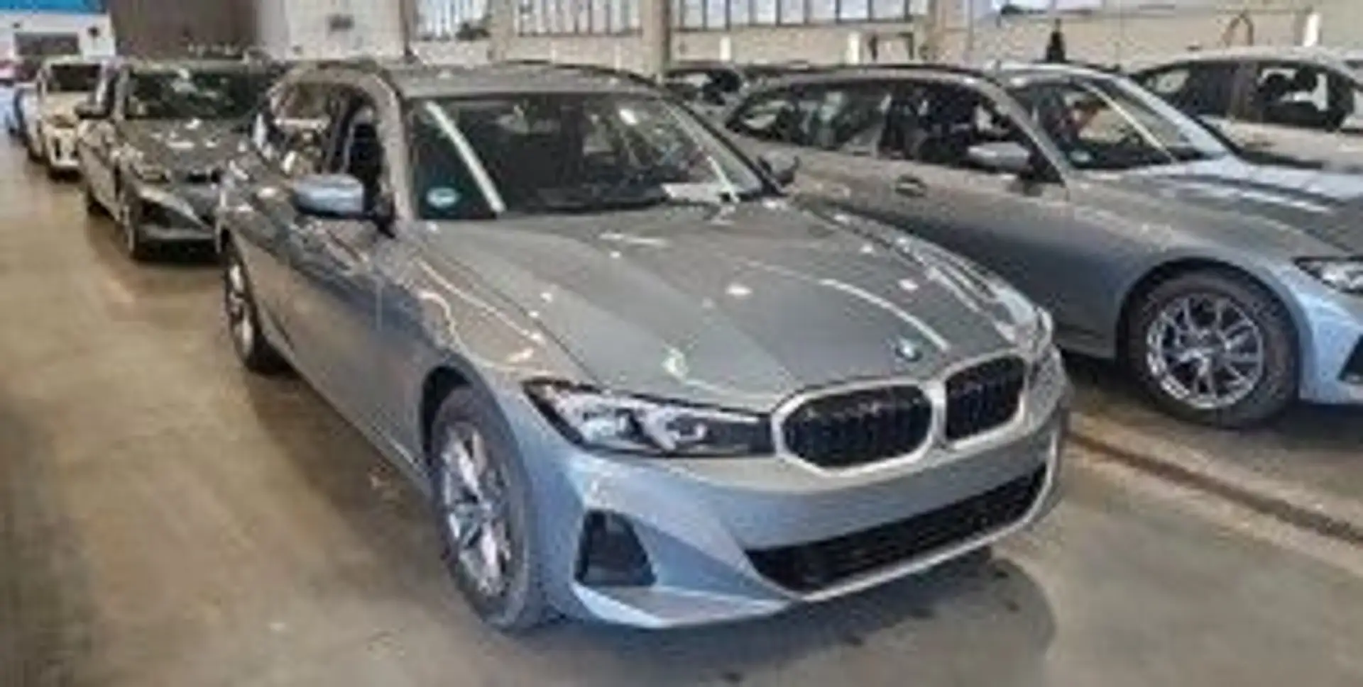 BMW 320 d T xDrive Shadow LED*WIDE*COCKPIT+*MEGAVOLL Grau - 2