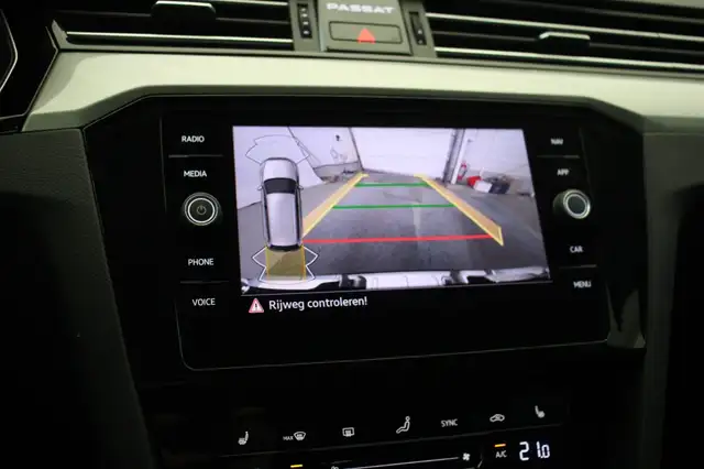 Volkswagen Passat view 7