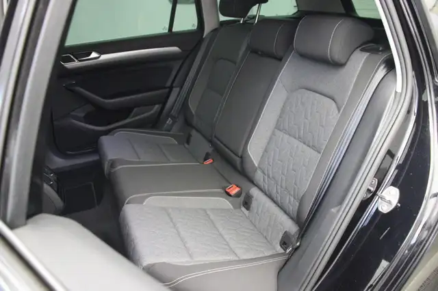 Volkswagen Passat view 12