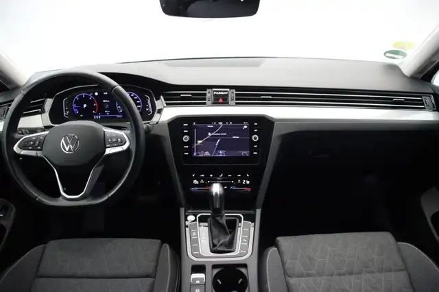 Volkswagen Passat view 2