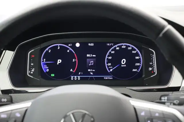 Volkswagen Passat view 5