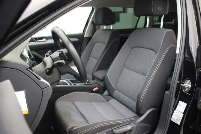 Volkswagen Passat view 10
