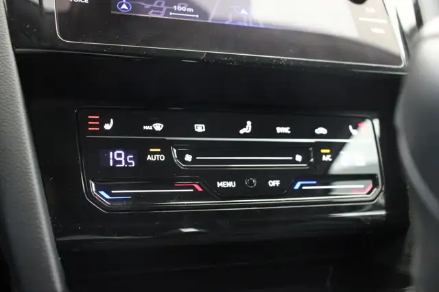 Volkswagen Passat view 8