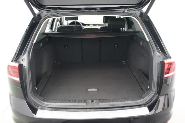 Volkswagen Passat view 13