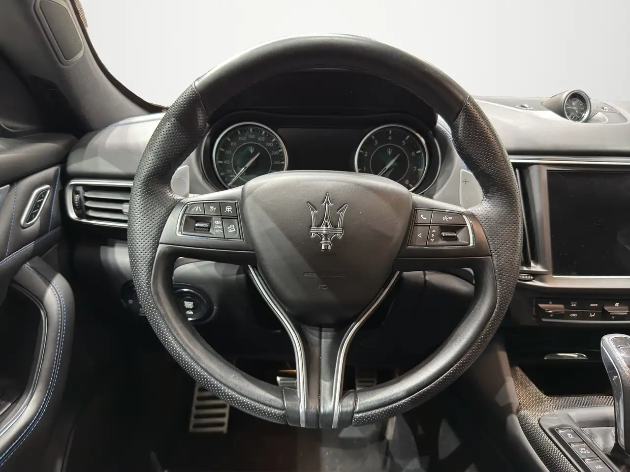 Maserati Levante 2023 — фото 11