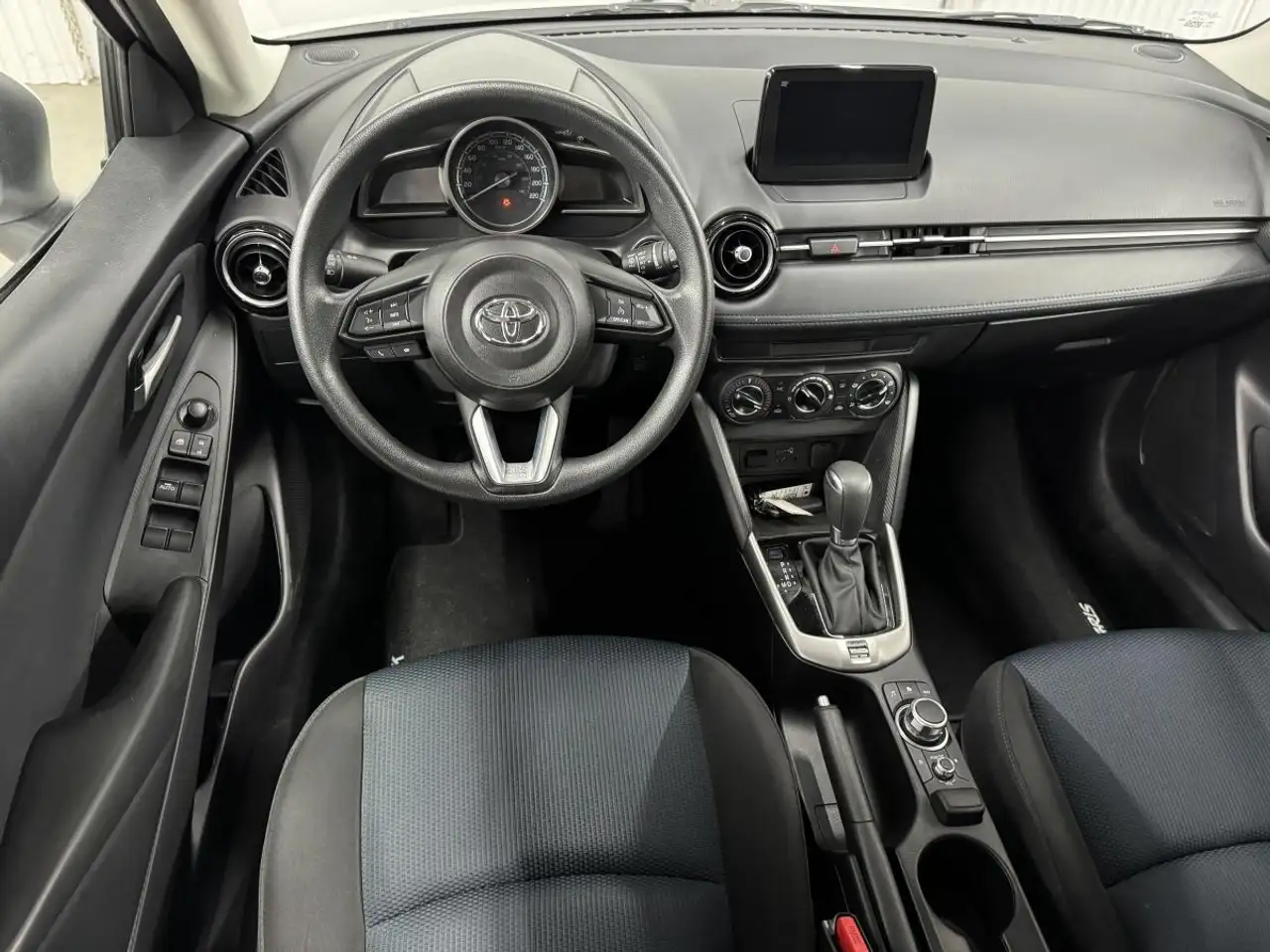 Toyota Yaris снимка Toyota Yaris