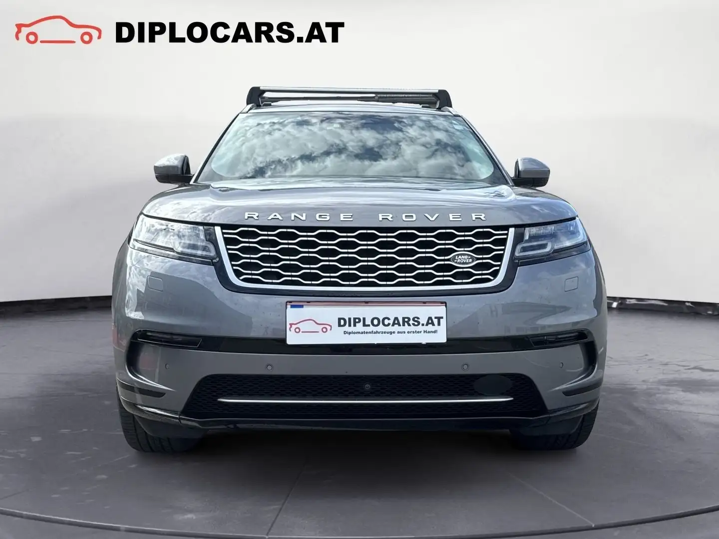Land Rover Range Rover Velar Basis Plateado - 2