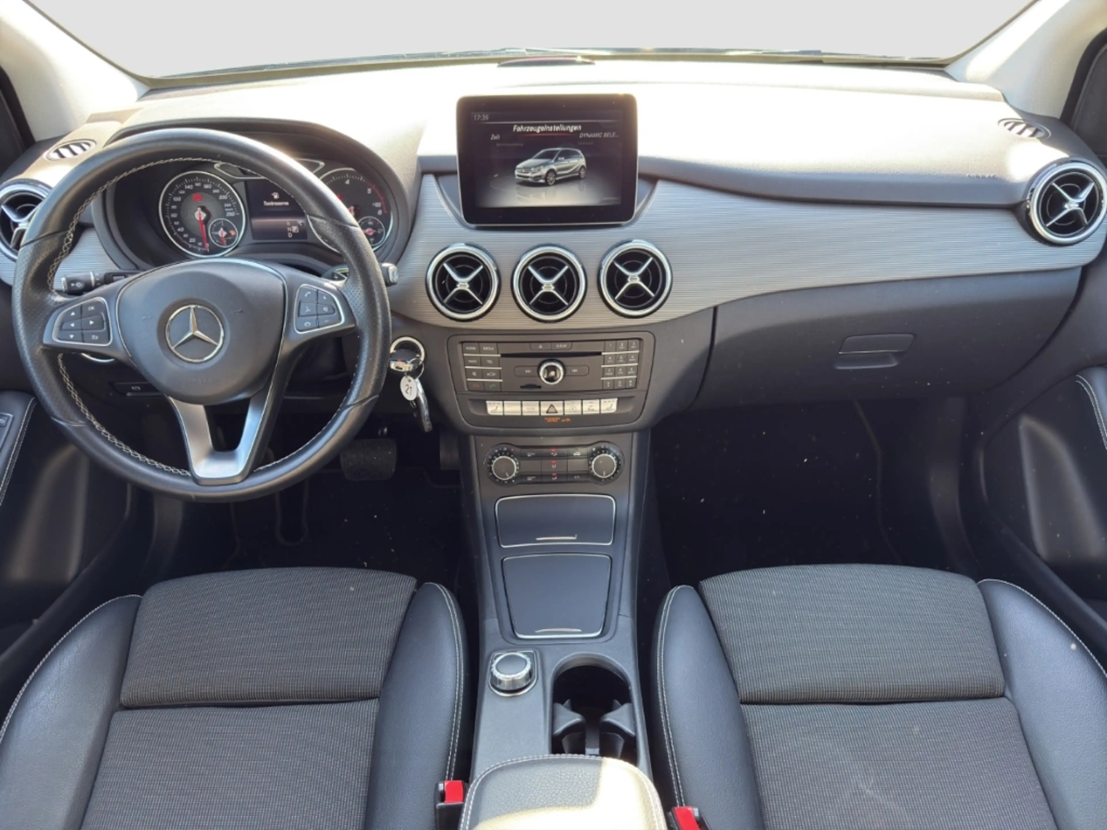 Mercedes-Benz B 200 d 7G Urban LED Navi *Garantie* — photo 14
