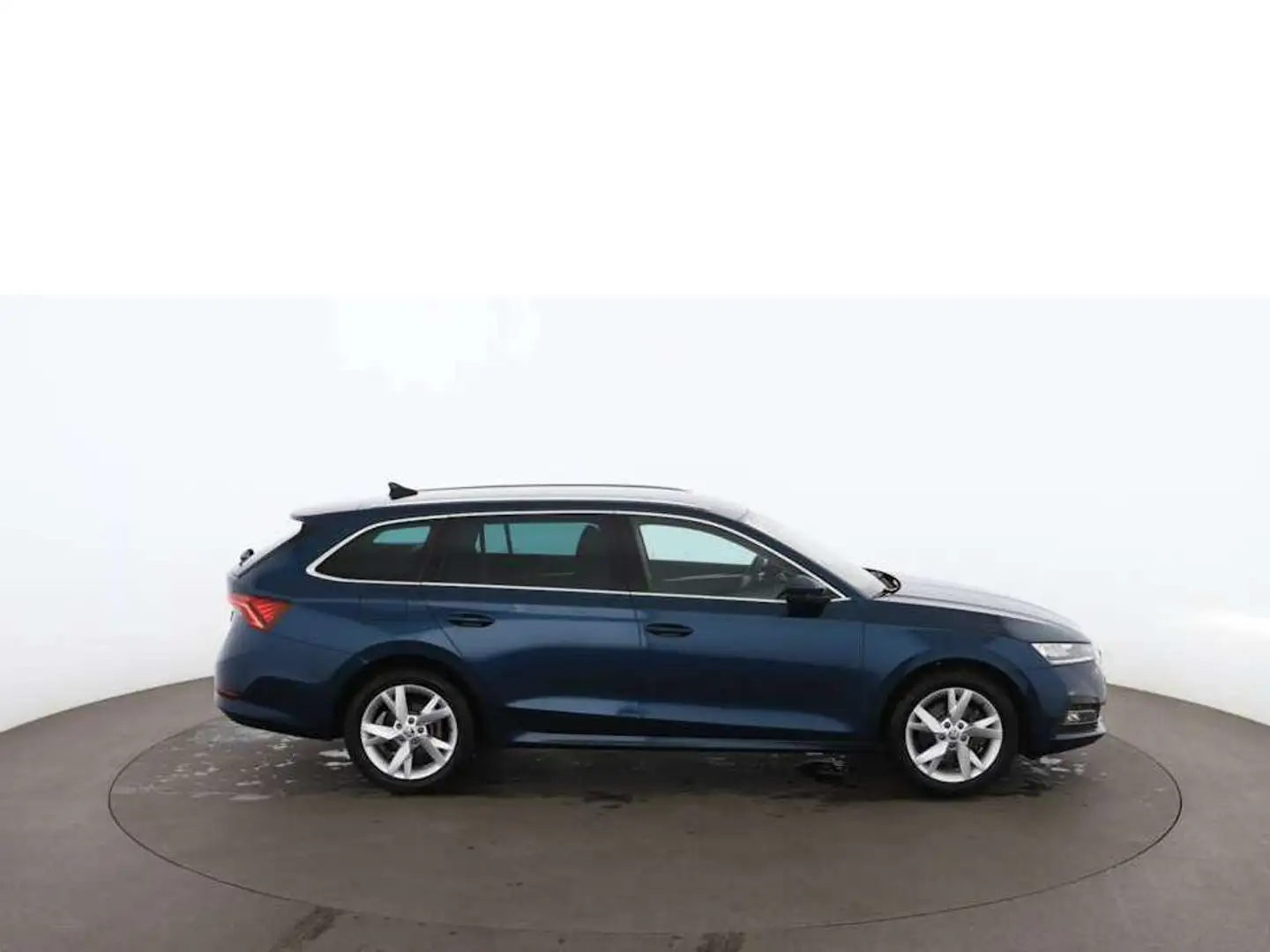 Skoda Octavia Combi 1.4 TSI Style iV Aut LED MASSAGE Bleu - 2