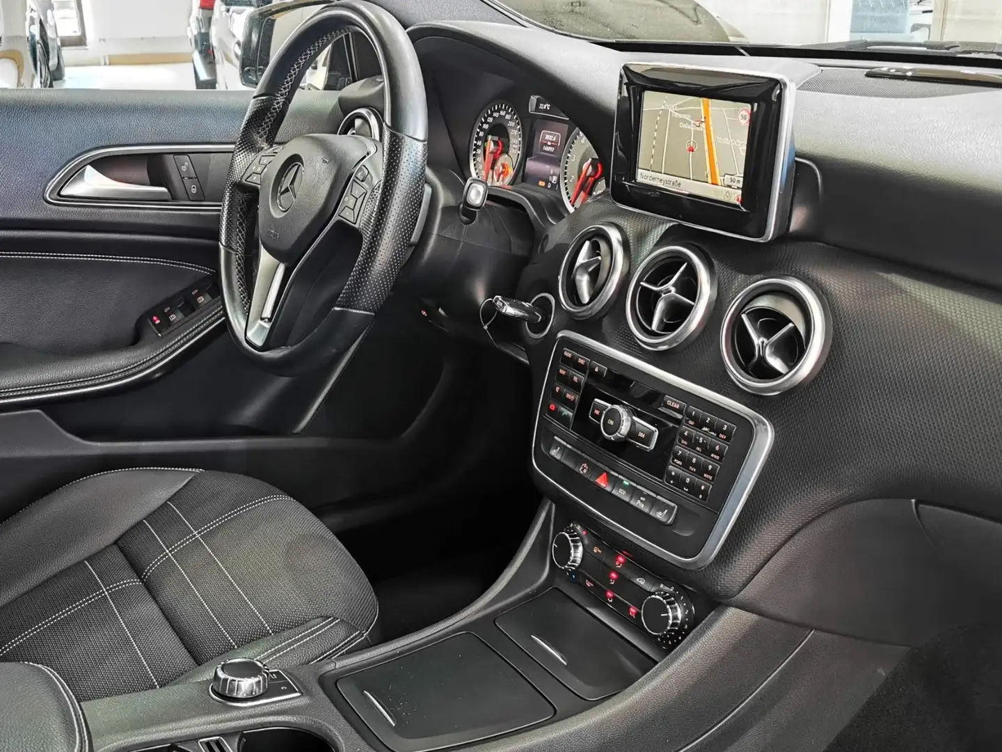 Mercedes-Benz A 180 A180 AHK | XENON | KAMERA +[12MON GARANTIE] Zwart - 2