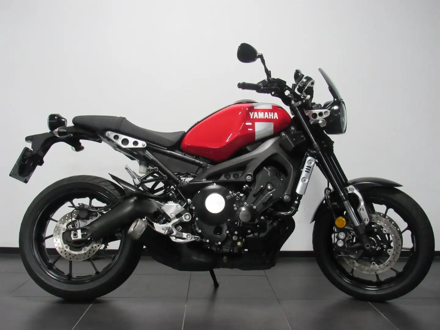 Yamaha XSR 900 ABS Roşu - 1