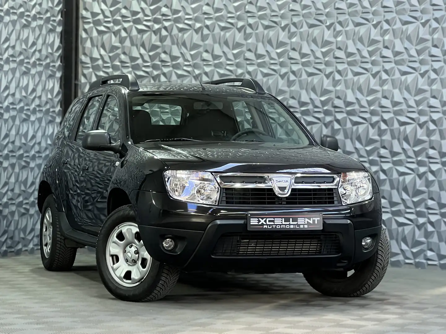 Dacia Duster 1.5 dCi 4x2 Ambiance/AIRCO/GARANTIE 12 MOIS // Zwart - 2