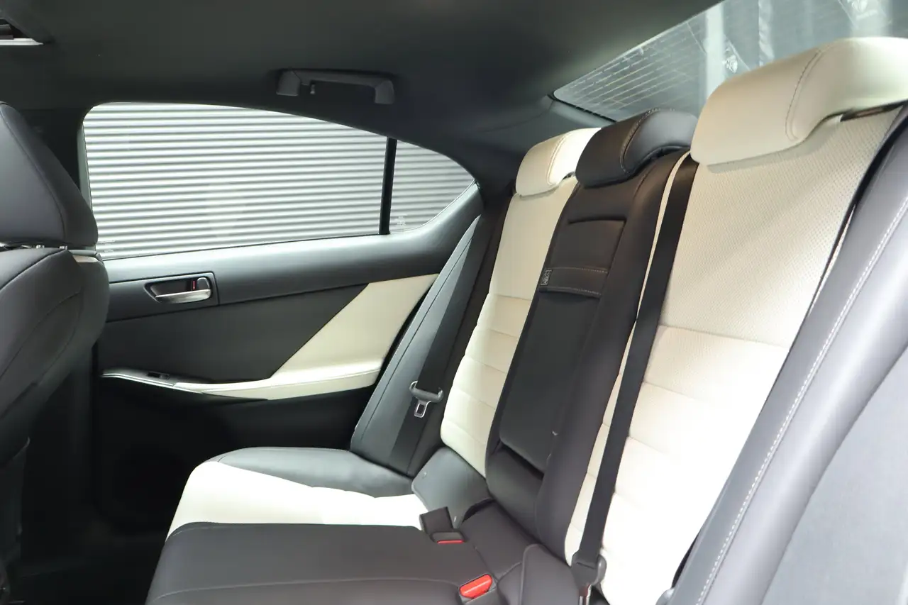 Lexus IS снимка Lexus IS