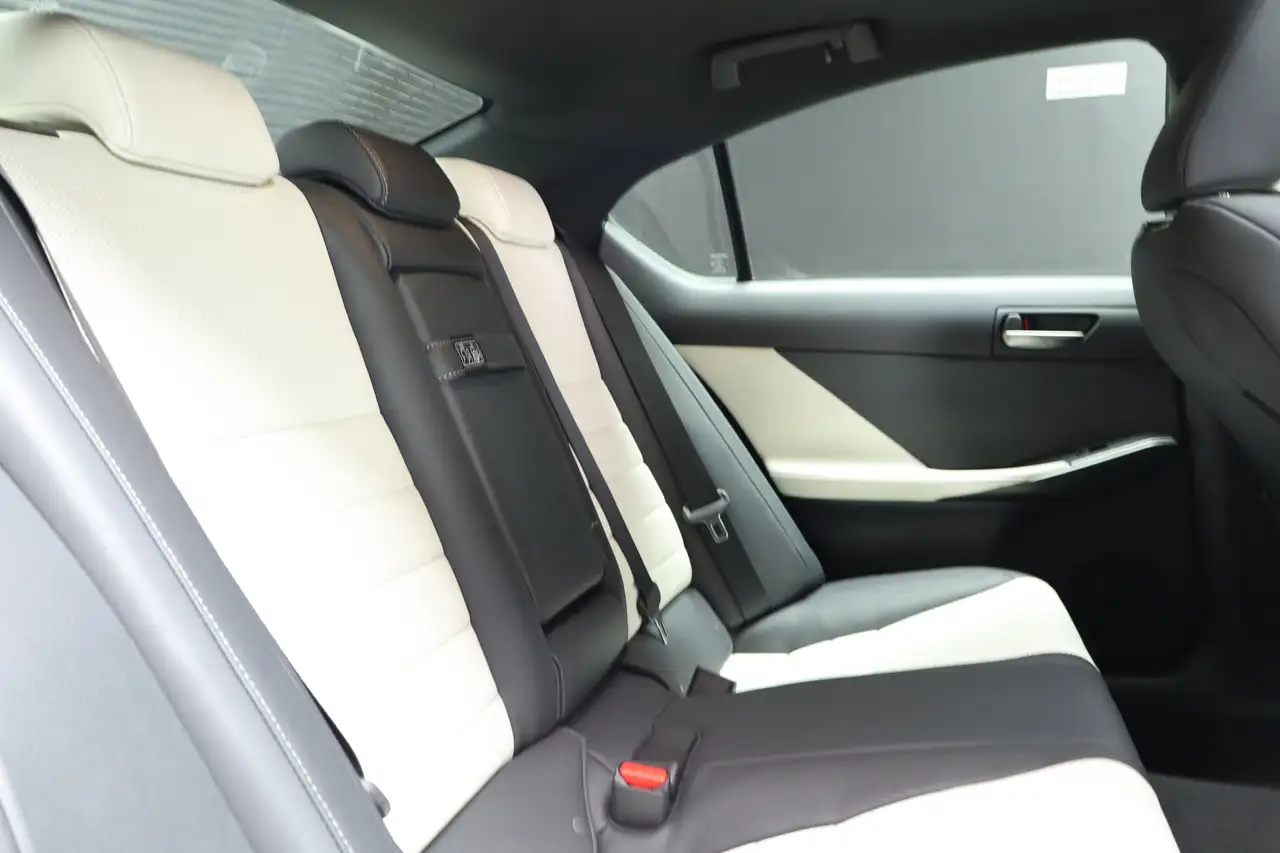 Lexus IS снимка Lexus IS