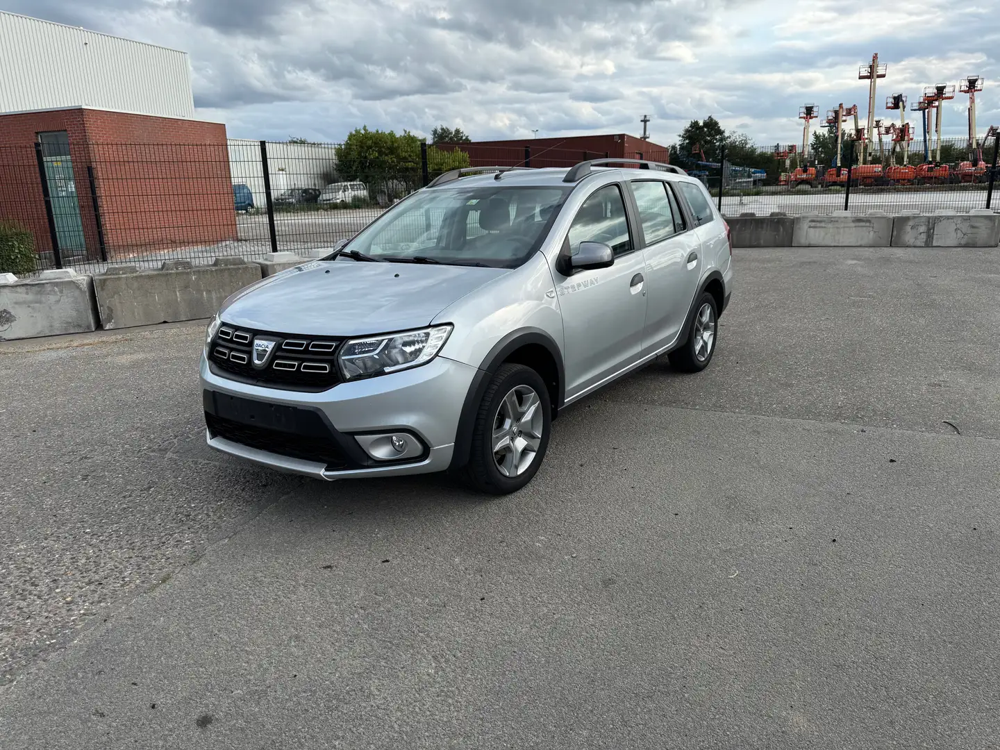 Dacia Logan steepway Silver - 1