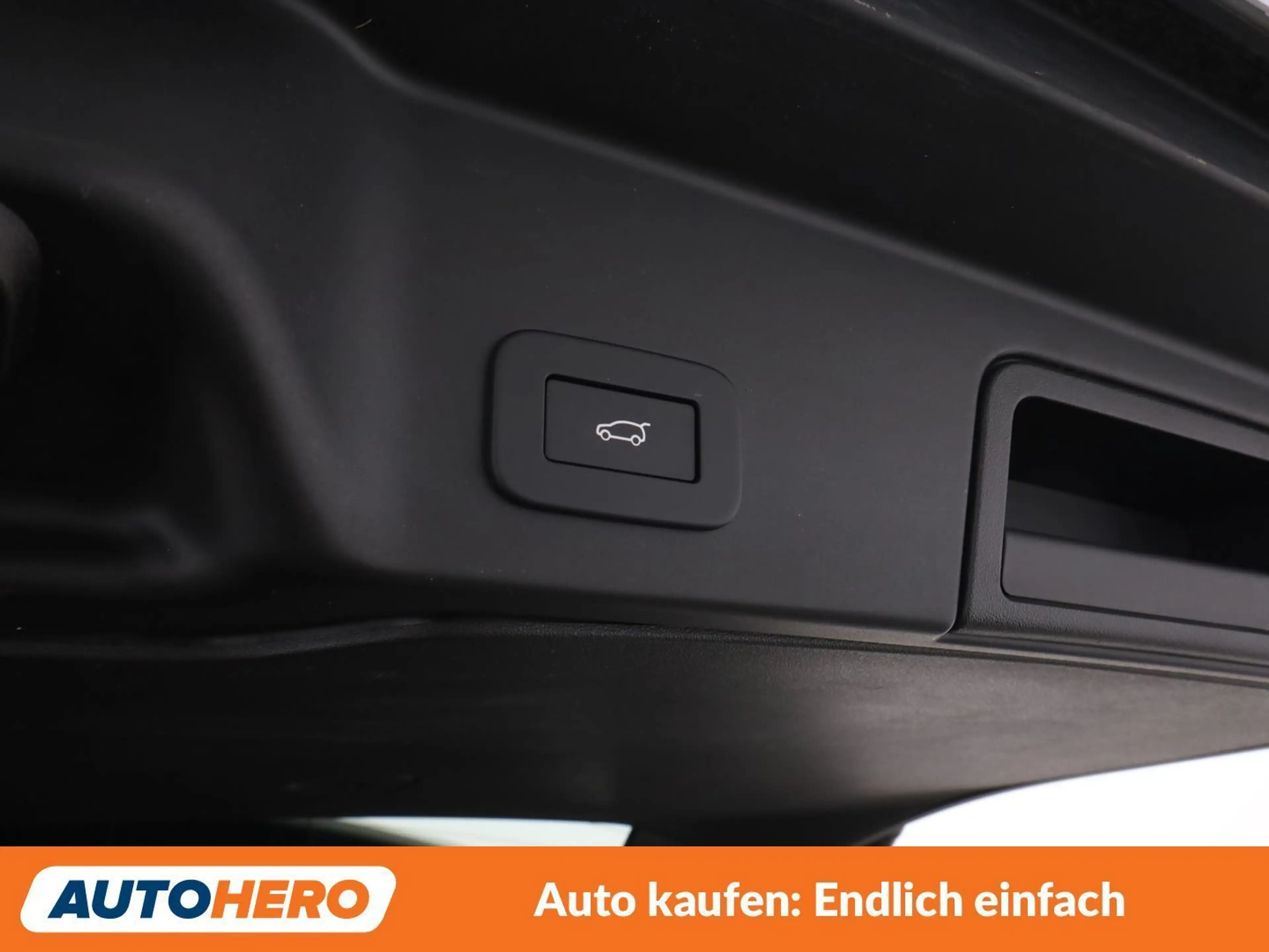 Land Rover Range Rover Evoque P300e Hybrid S R-Dynamic — photo 32