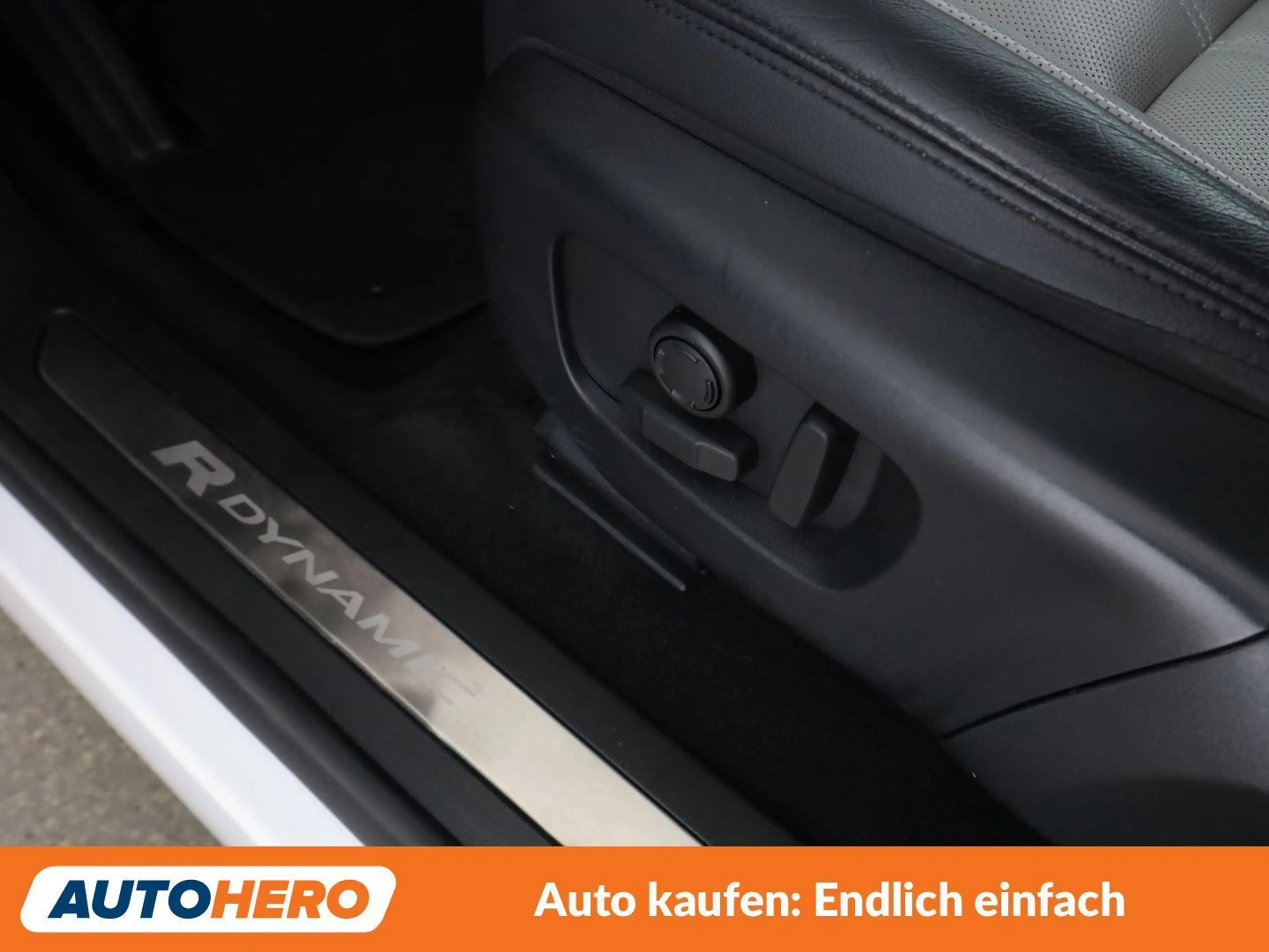 Land Rover Range Rover Evoque P300e Hybrid S R-Dynamic — photo 30