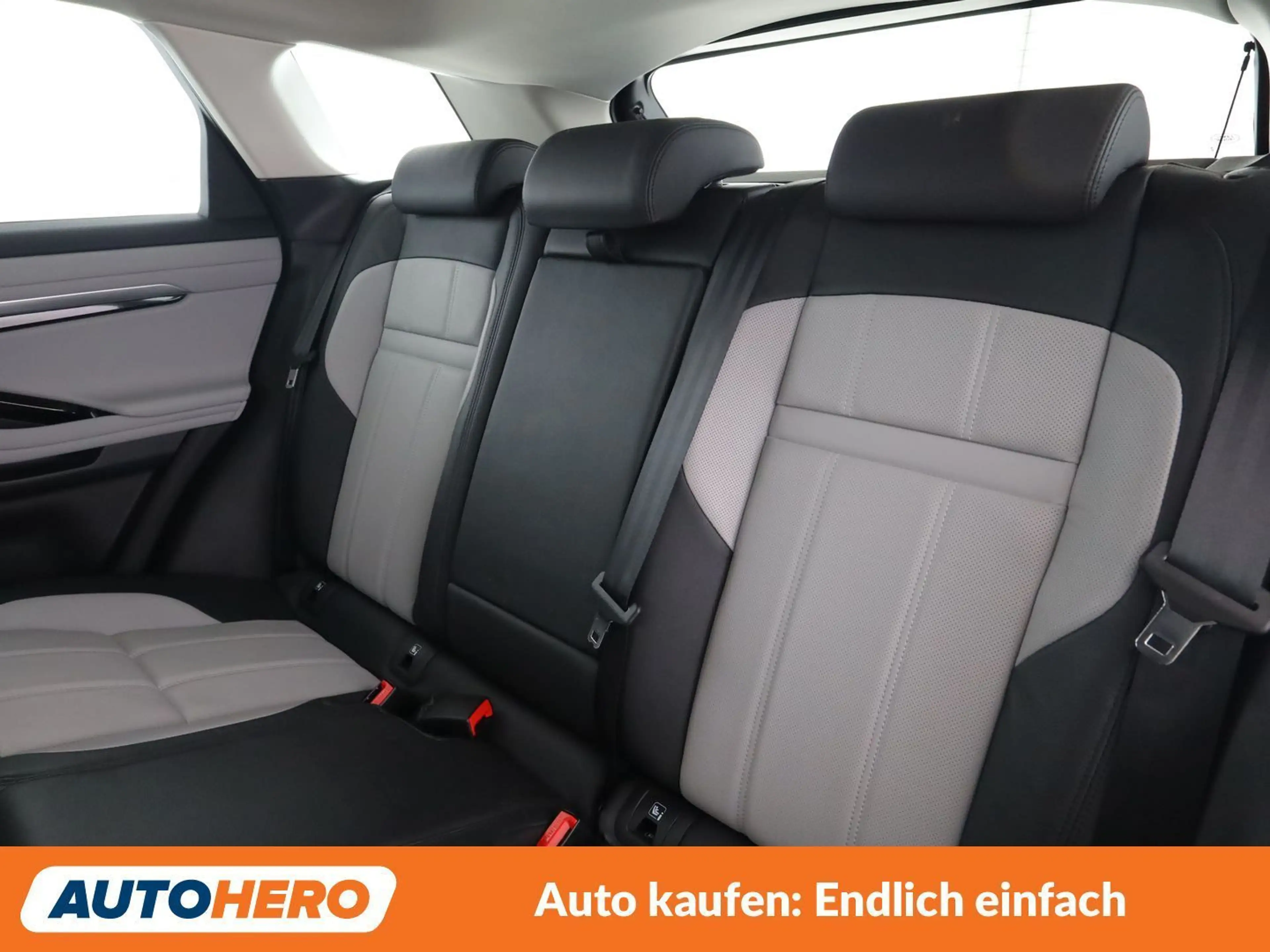 Land Rover Range Rover Evoque P300e Hybrid S R-Dynamic — photo 14