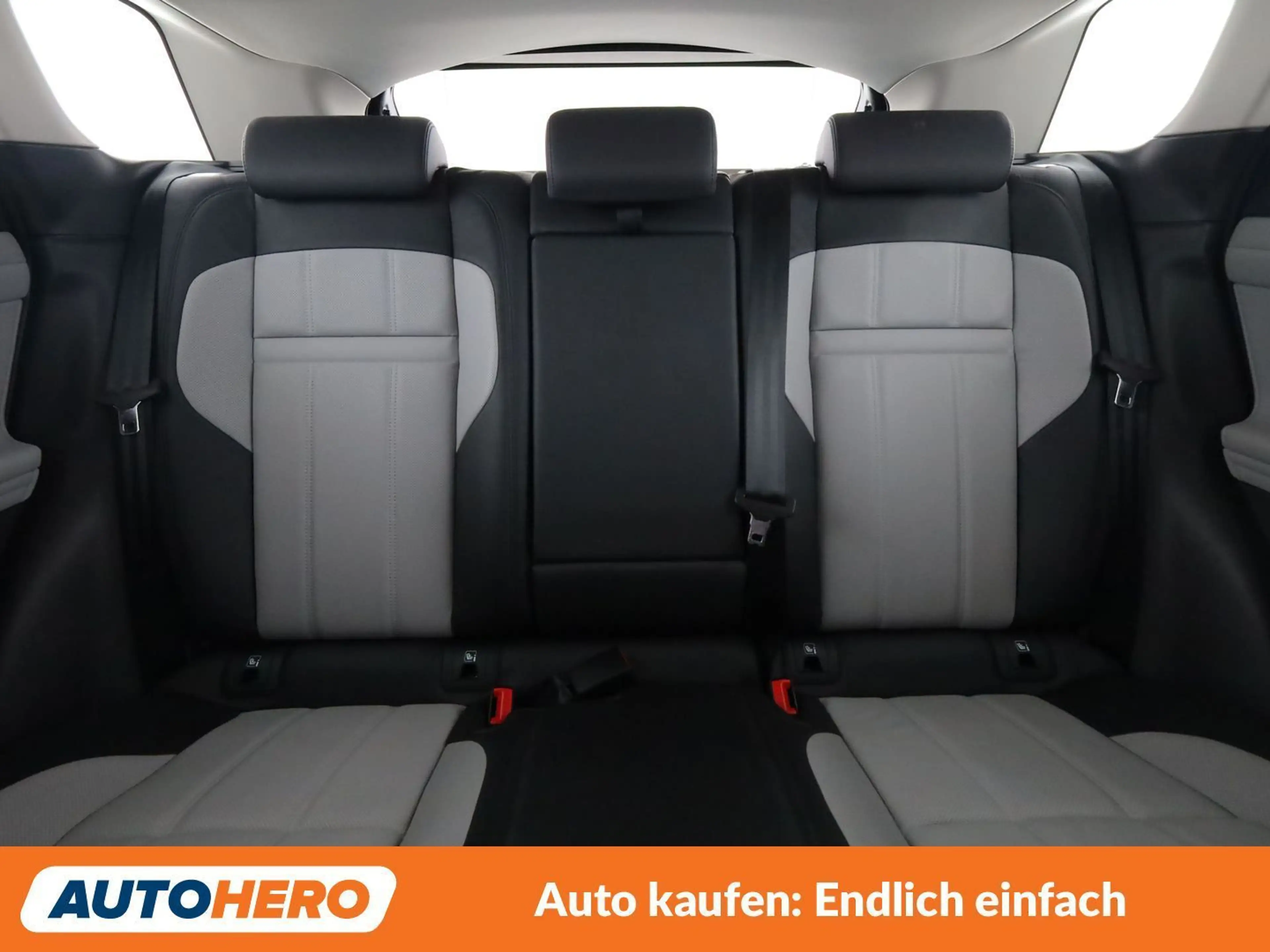 Land Rover Range Rover Evoque P300e Hybrid S R-Dynamic — photo 15