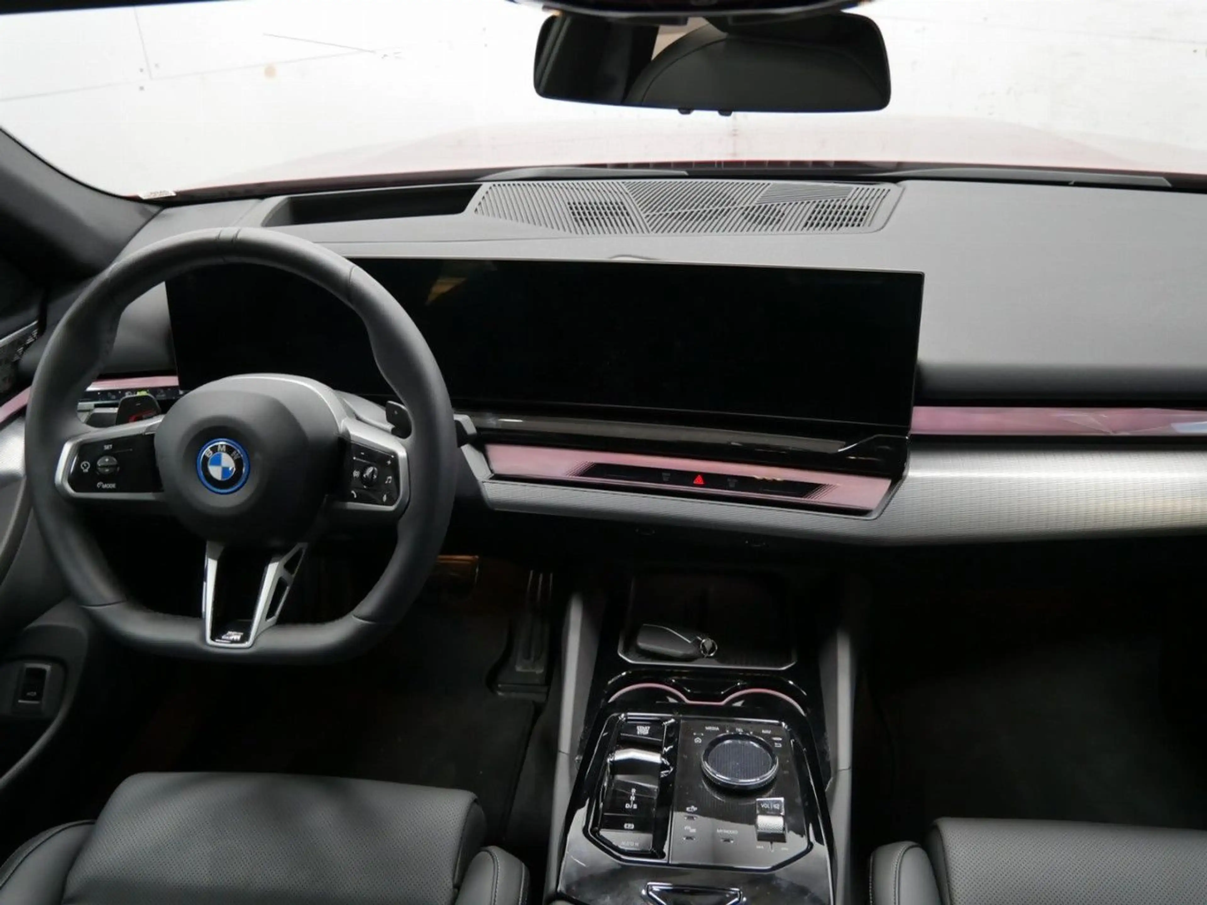 BMW 550 e xDr.M Sport IntAktiv.Sitzbel.AutobahnAs.B&W — photo 9