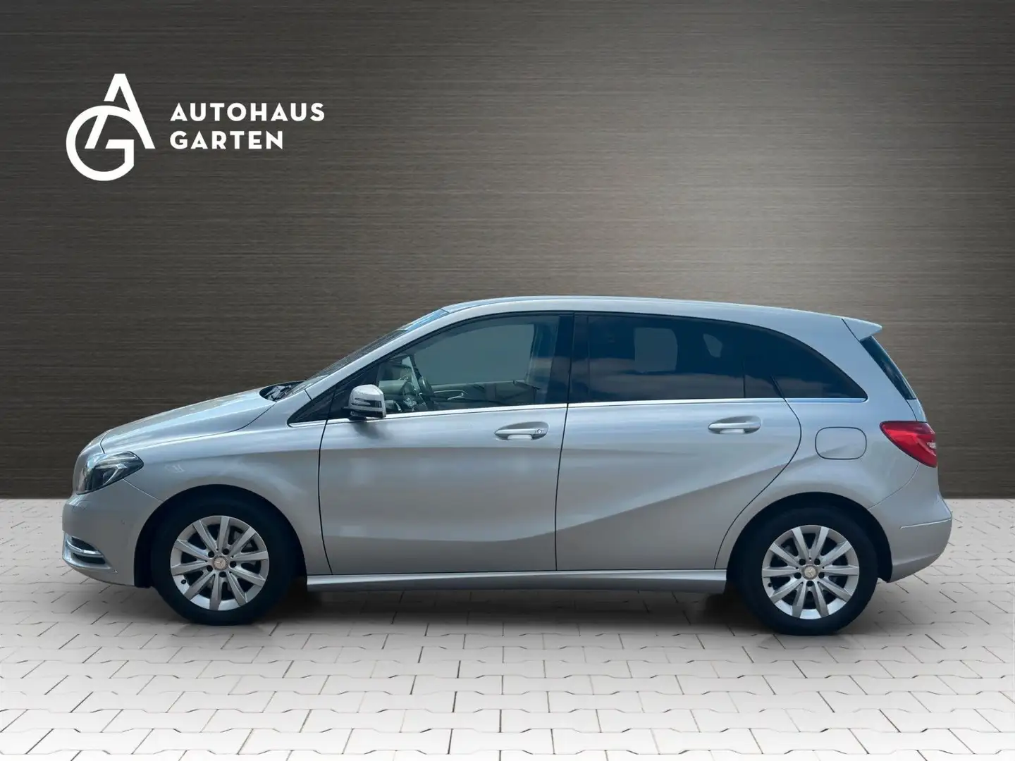 Mercedes-Benz B 200 Automatik 1.Hand/Xenon/Kamera/SHZ/AHK/PDC Silber - 2
