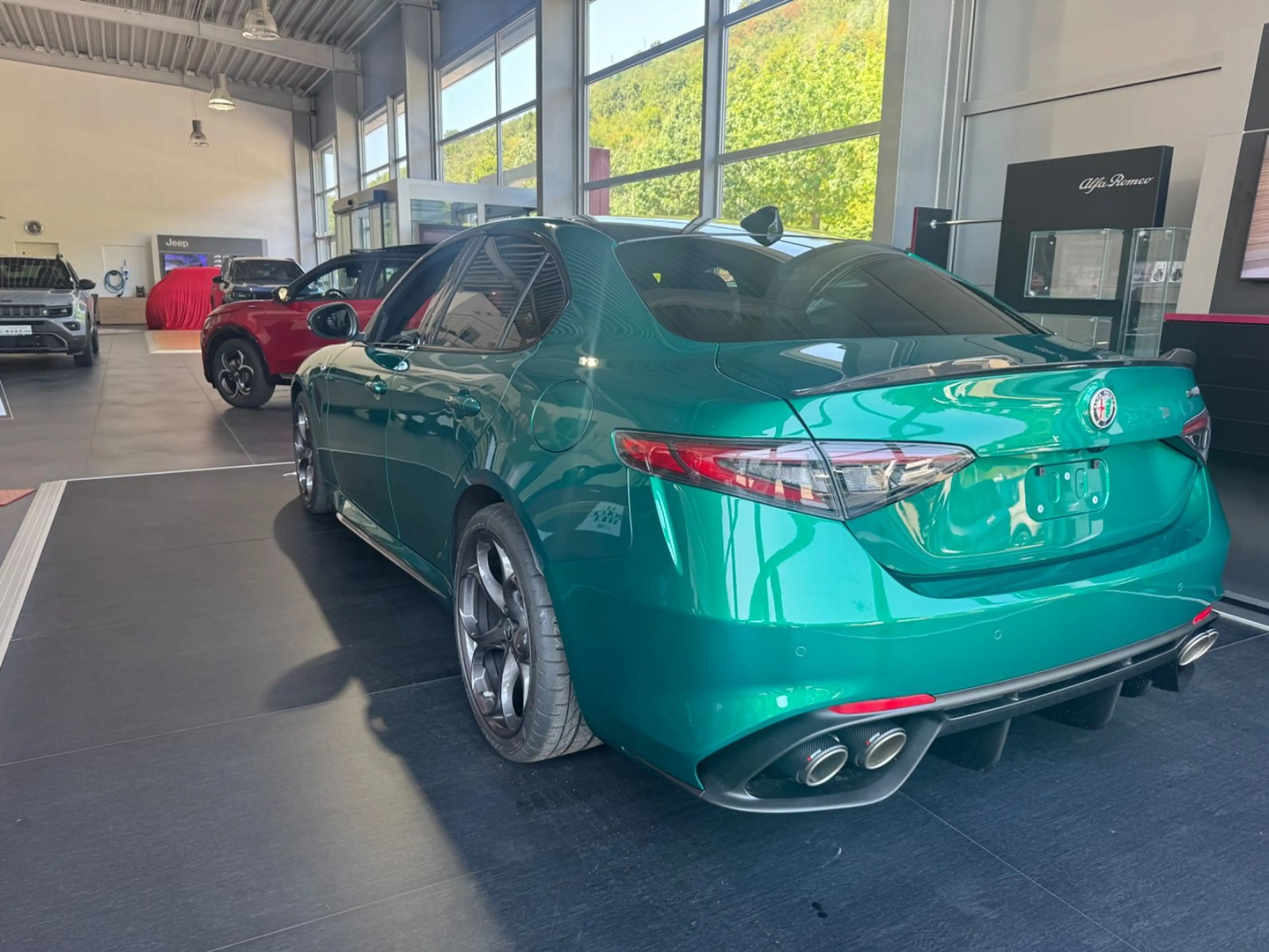 Alfa Romeo Giulia Quadrifoglio Oro — photo 8