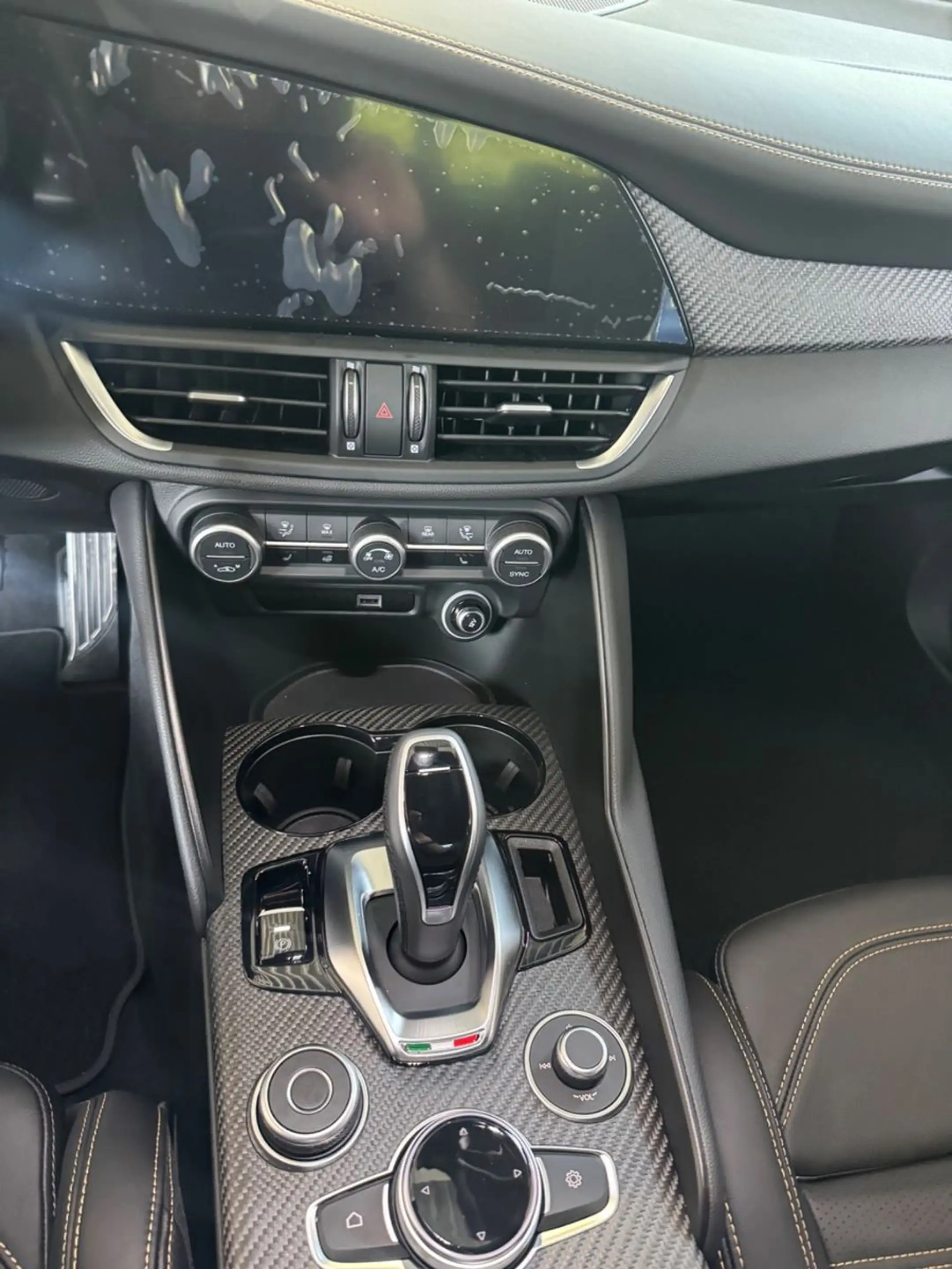 Alfa Romeo Giulia Quadrifoglio Oro — photo 15