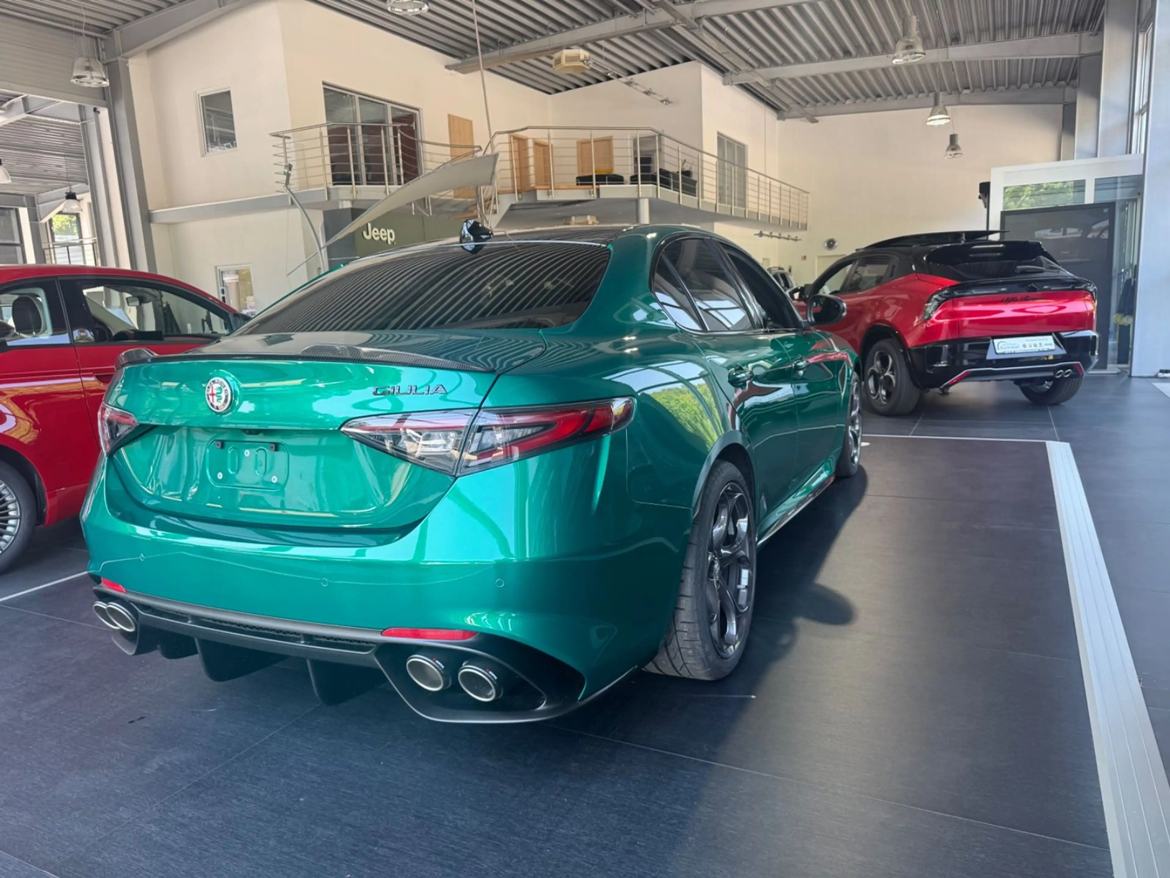 Alfa Romeo Giulia Quadrifoglio Oro — photo 6
