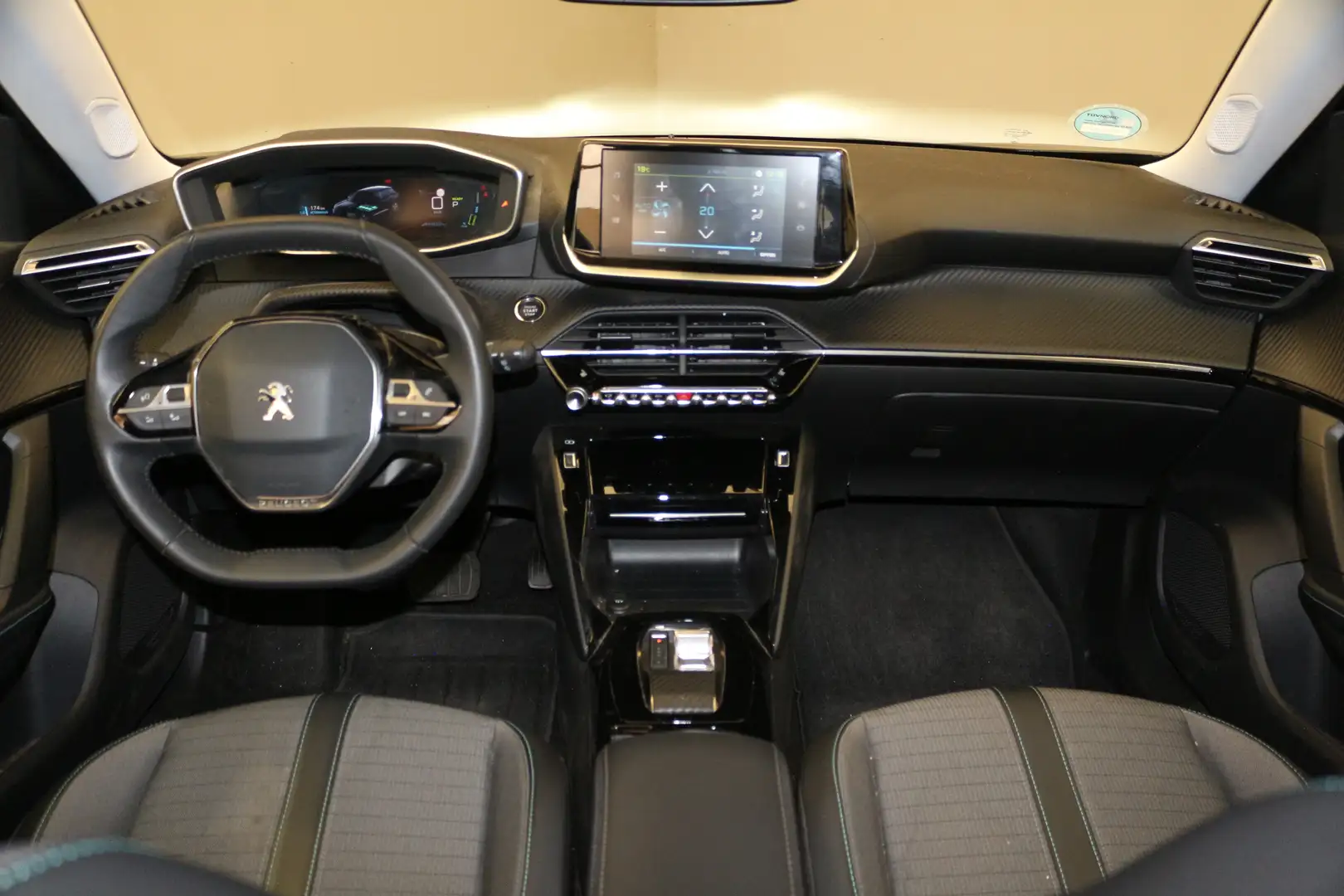 Peugeot e-2008 EV Allure 50 kWh | Stoelverwarming | Clima | Camer Zwart - 2