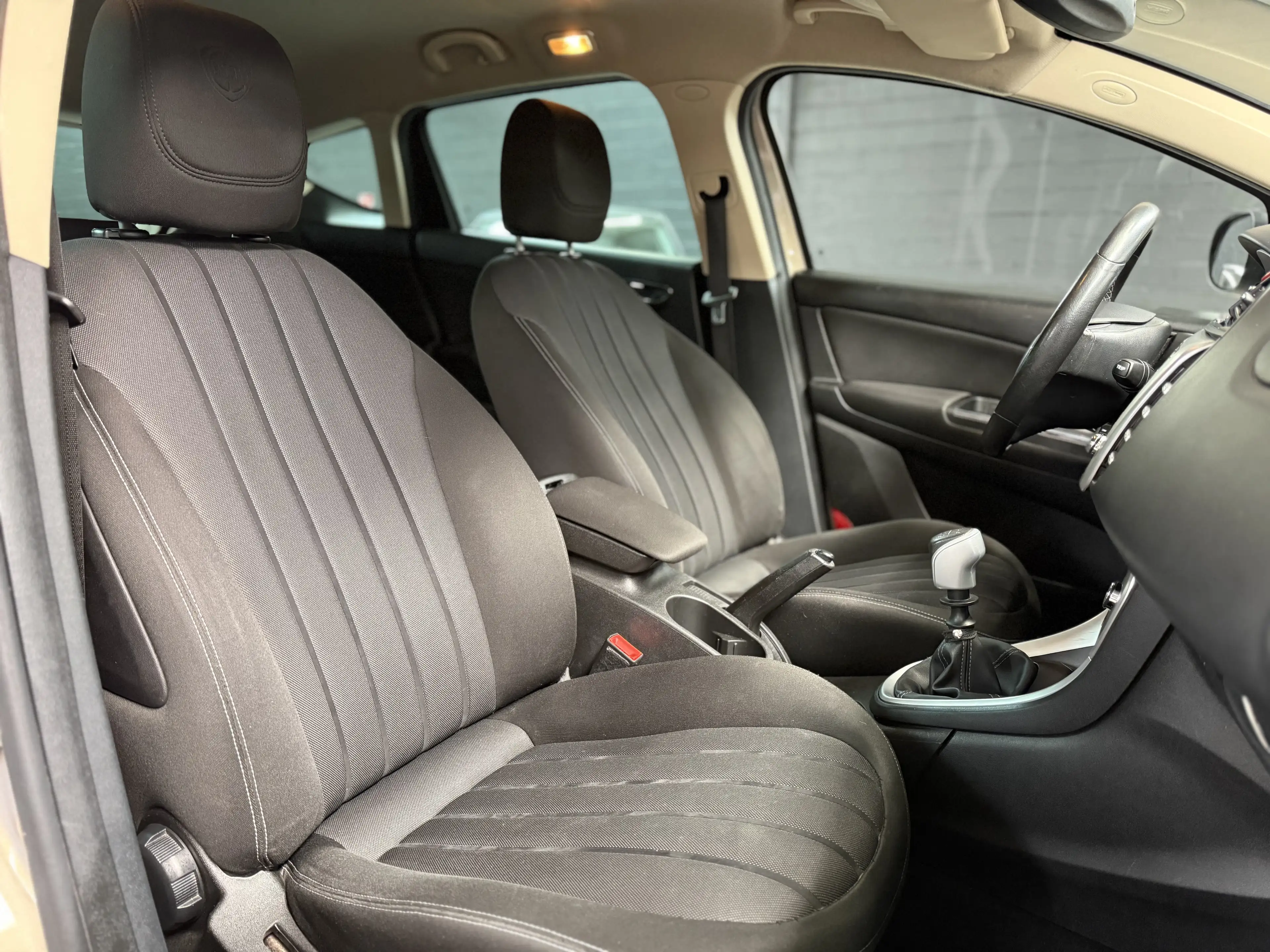 Lancia Delta 1.4 i TurboJet * GPS * CLIM AUTO * RADAR AV/AR * — photo 12