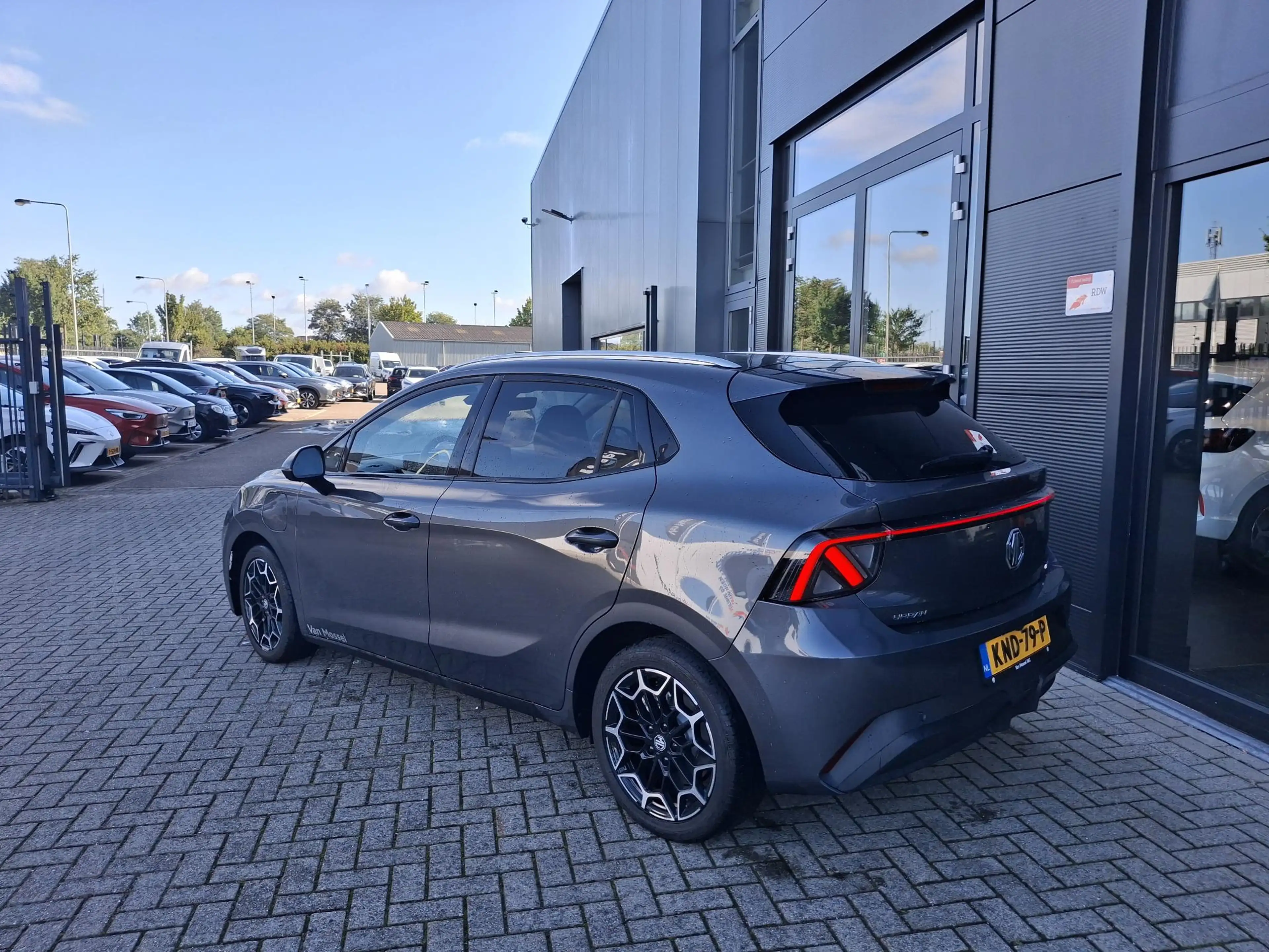 MG MG4 Electric Urban Premium 54 kWh — photo 4