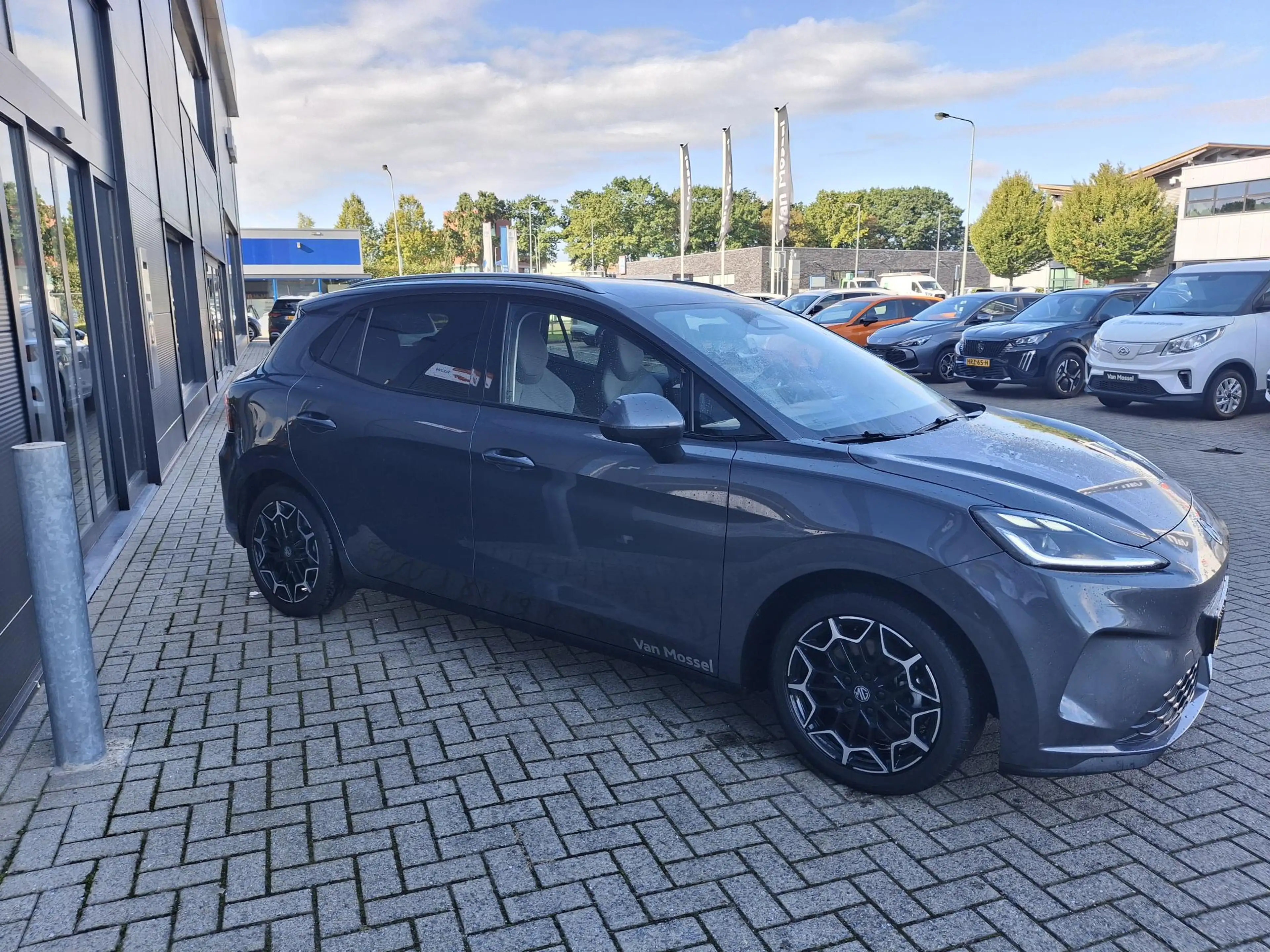 MG MG4 Electric Urban Premium 54 kWh — photo 3
