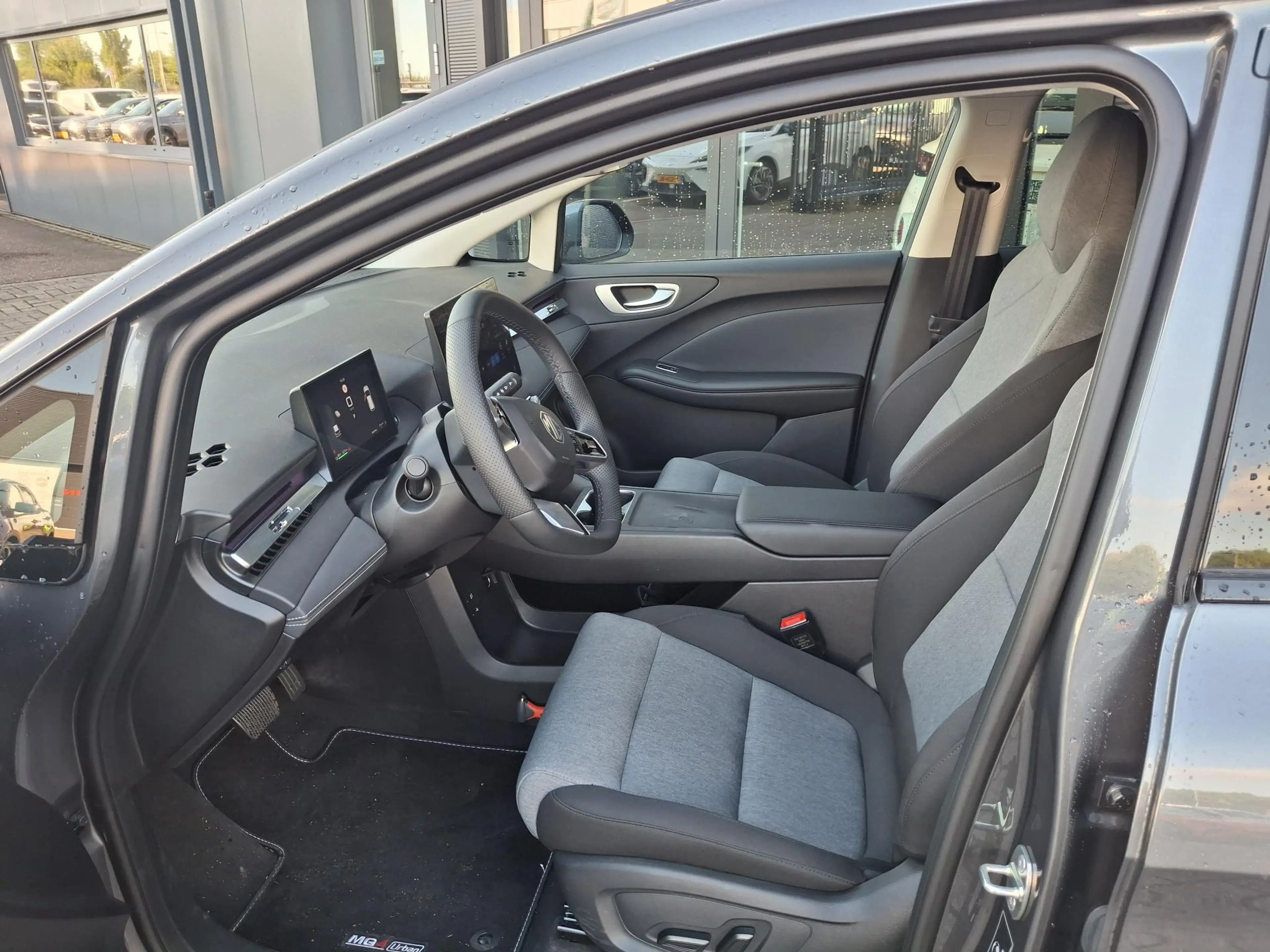MG MG4 Electric Urban Premium 54 kWh — photo 14