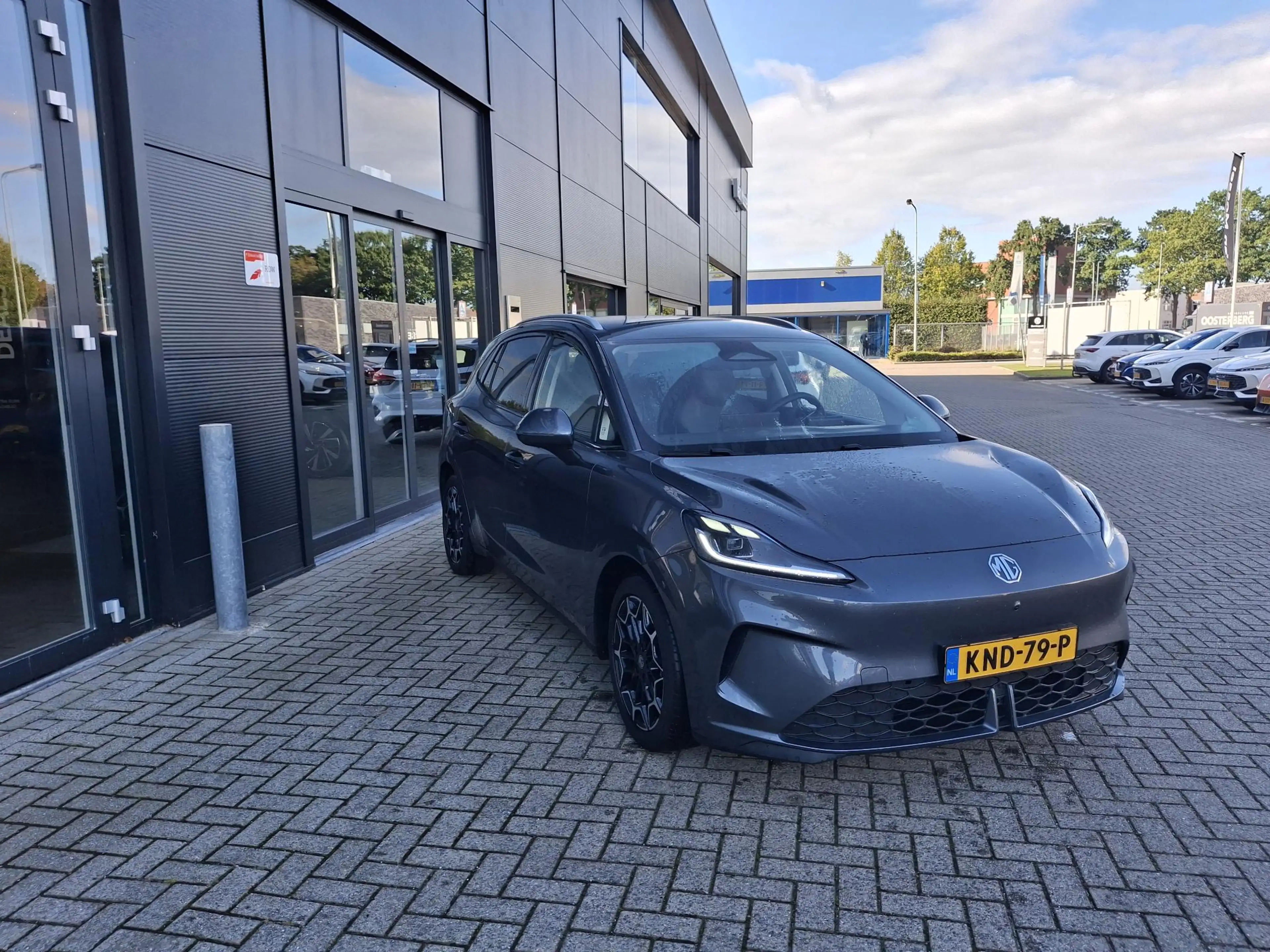 MG MG4 Electric Urban Premium 54 kWh — photo 2