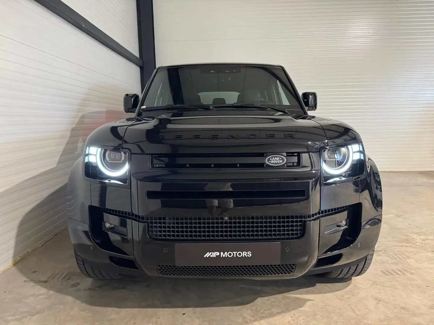 Land Rover Defender 110 X-Dynamic SE LUFT / 22" / AHK / BLACKPACK Schwarz - 2