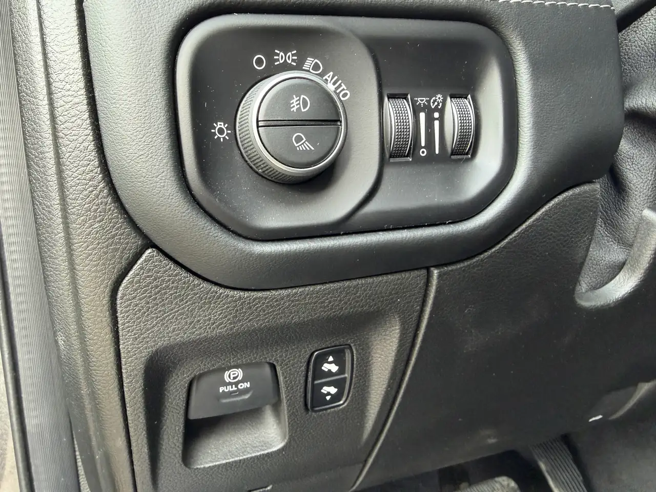 RAM 1500 снимка RAM 1500