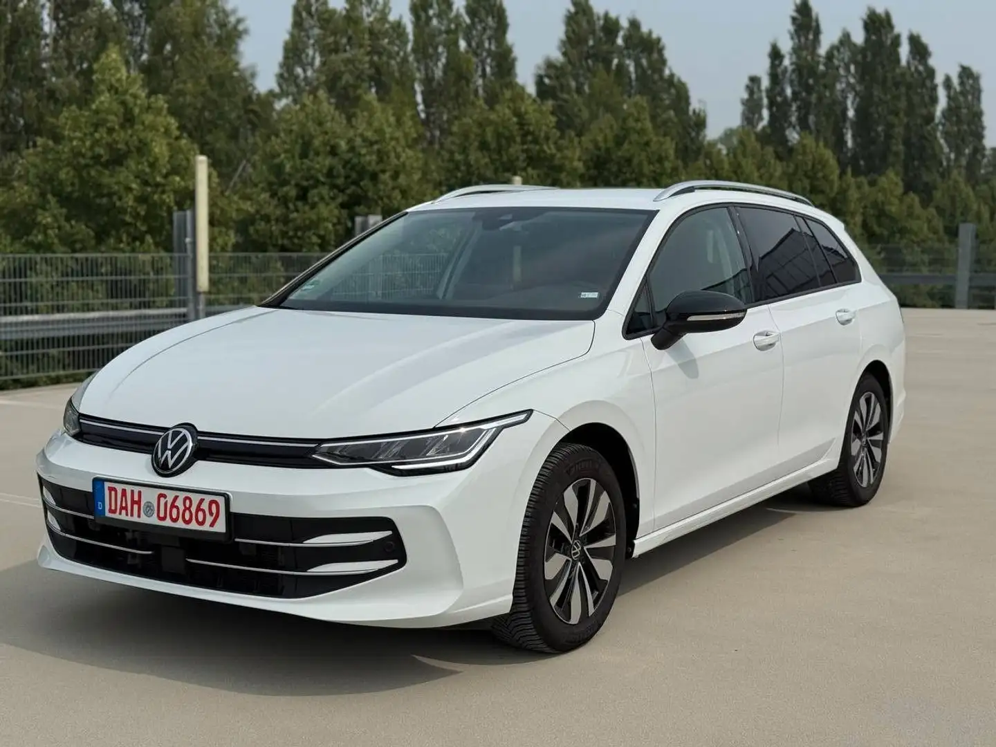 Volkswagen Golf VIII Variant 1.5 TSI 110 kW Goal Weiß - 1