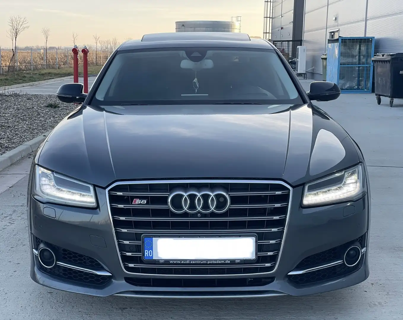 Audi S8 - 2