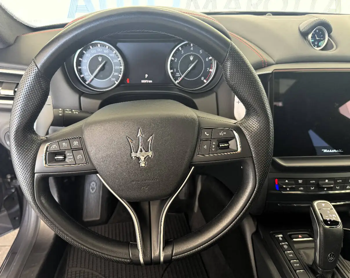 Maserati Ghibli 2023 — фото 11