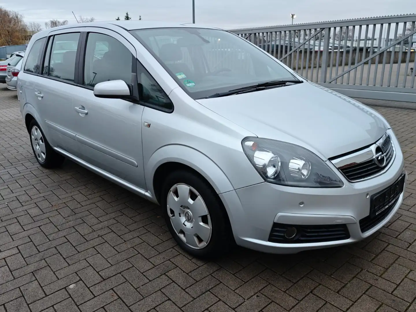Opel Zafira Edition 7 Sitzer Argent - 1