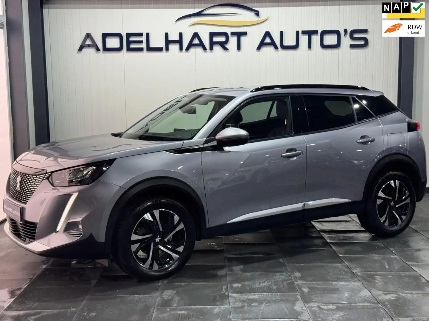 Peugeot 2008 1.2 PureTech Allure Automaat / Navigatie full map Zilver - 1