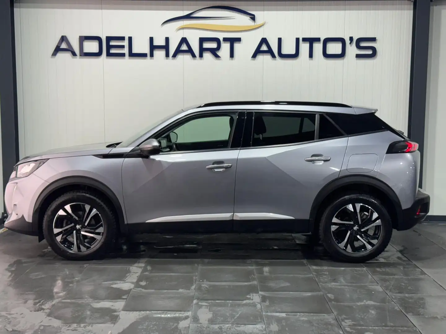 Peugeot 2008 1.2 PureTech Allure Automaat / Navigatie full map Zilver - 2