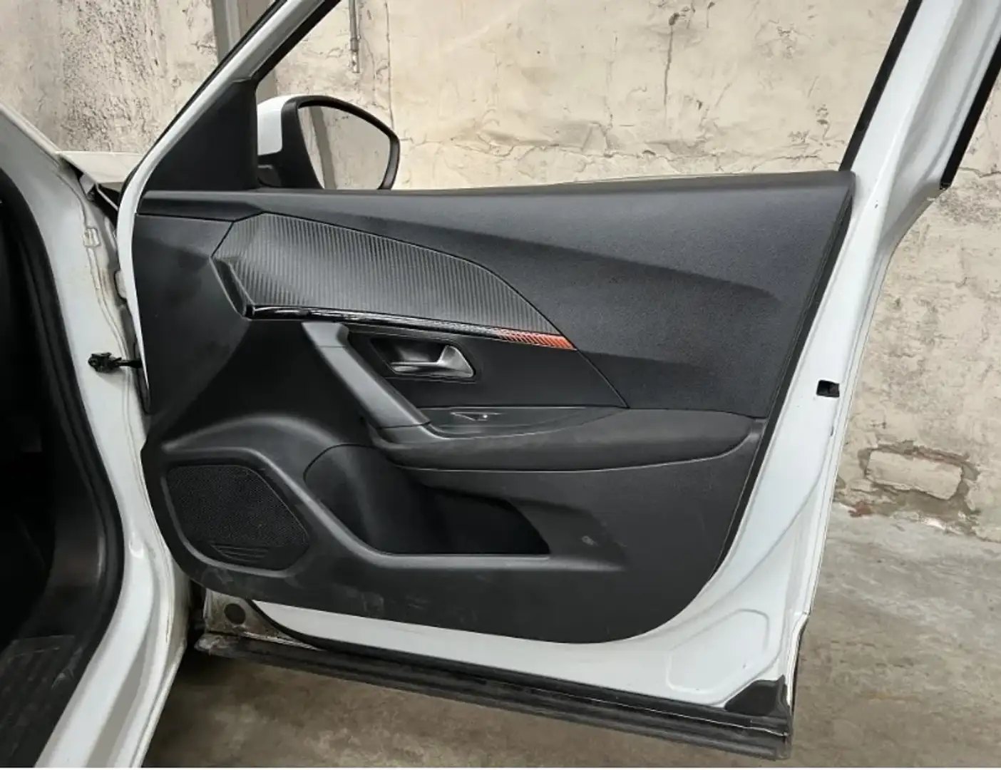 Peugeot 2008 PureTech Active  101hp 2022 - 1