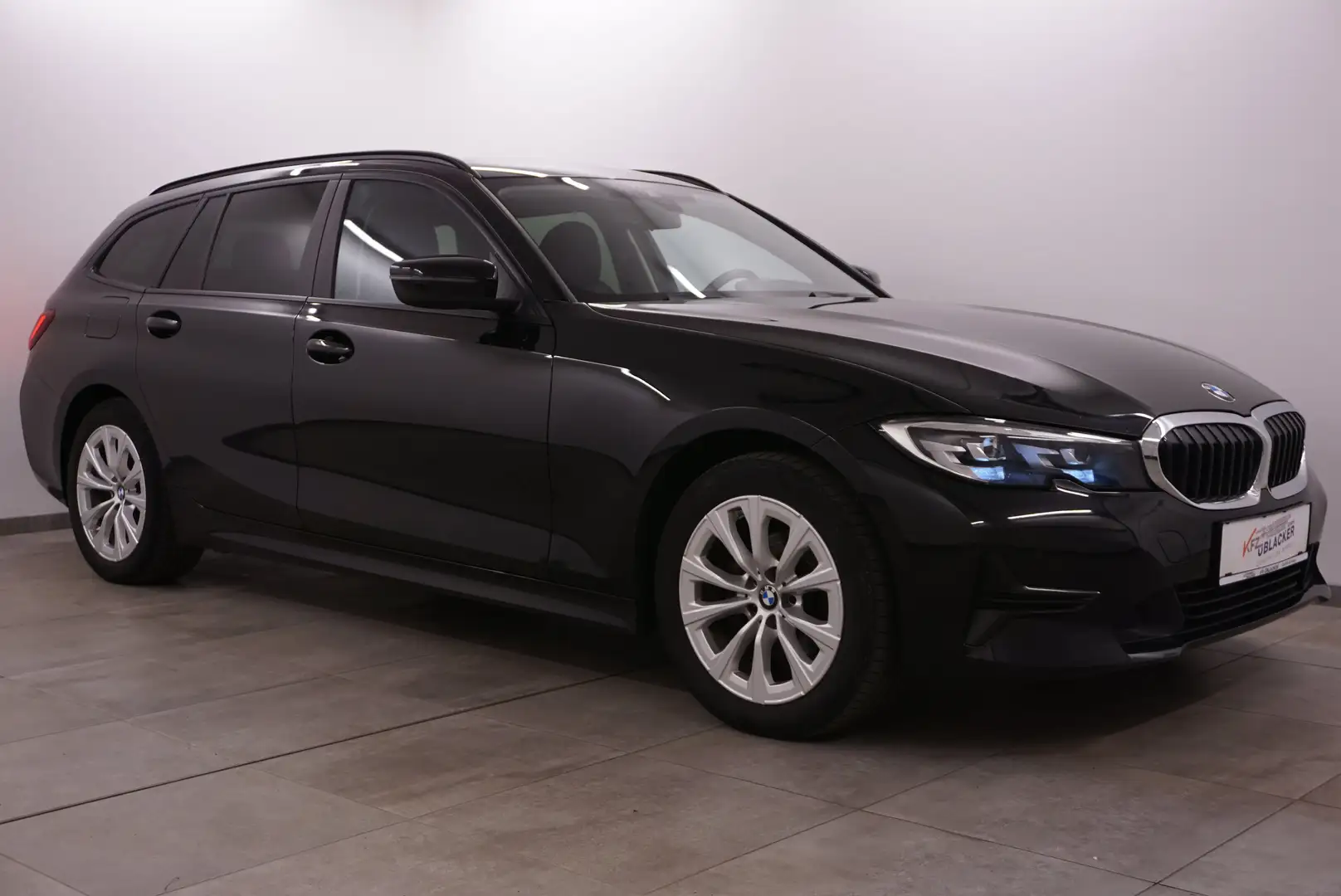 BMW 318 d Advantage // Ambiente-Beleuchtung // Schwarz - 1