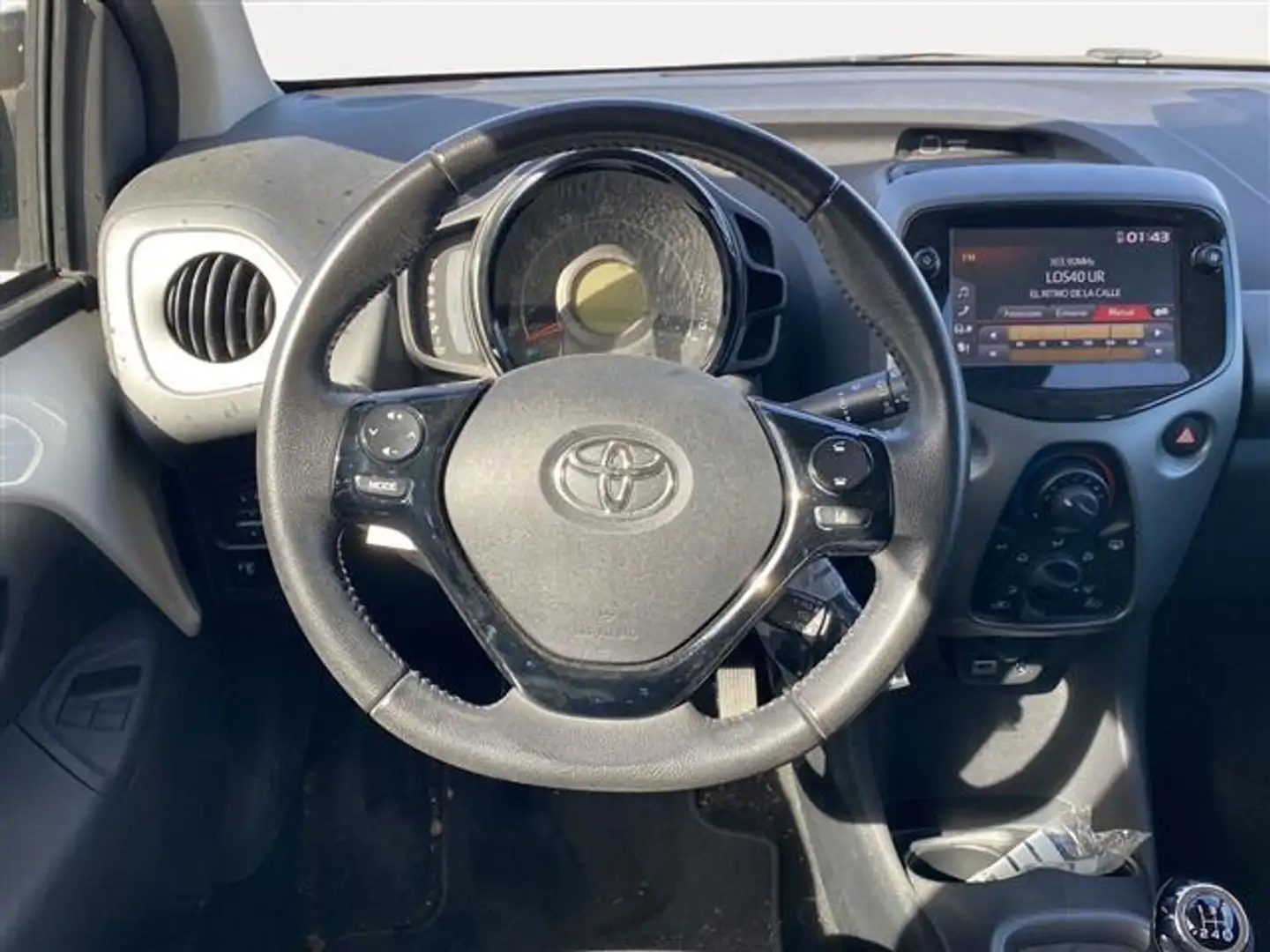 Toyota Aygo 70 x-play Wit - 2